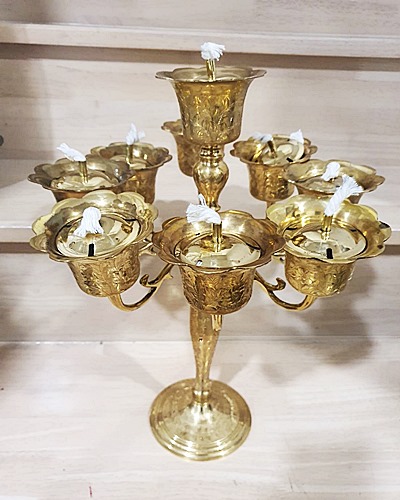 ตะเกียงน้ำมัน 9 ช่อ ตะเกียงจุดน้ำมันทองเหลืองตอกลาย สูง 14 นิ้ว