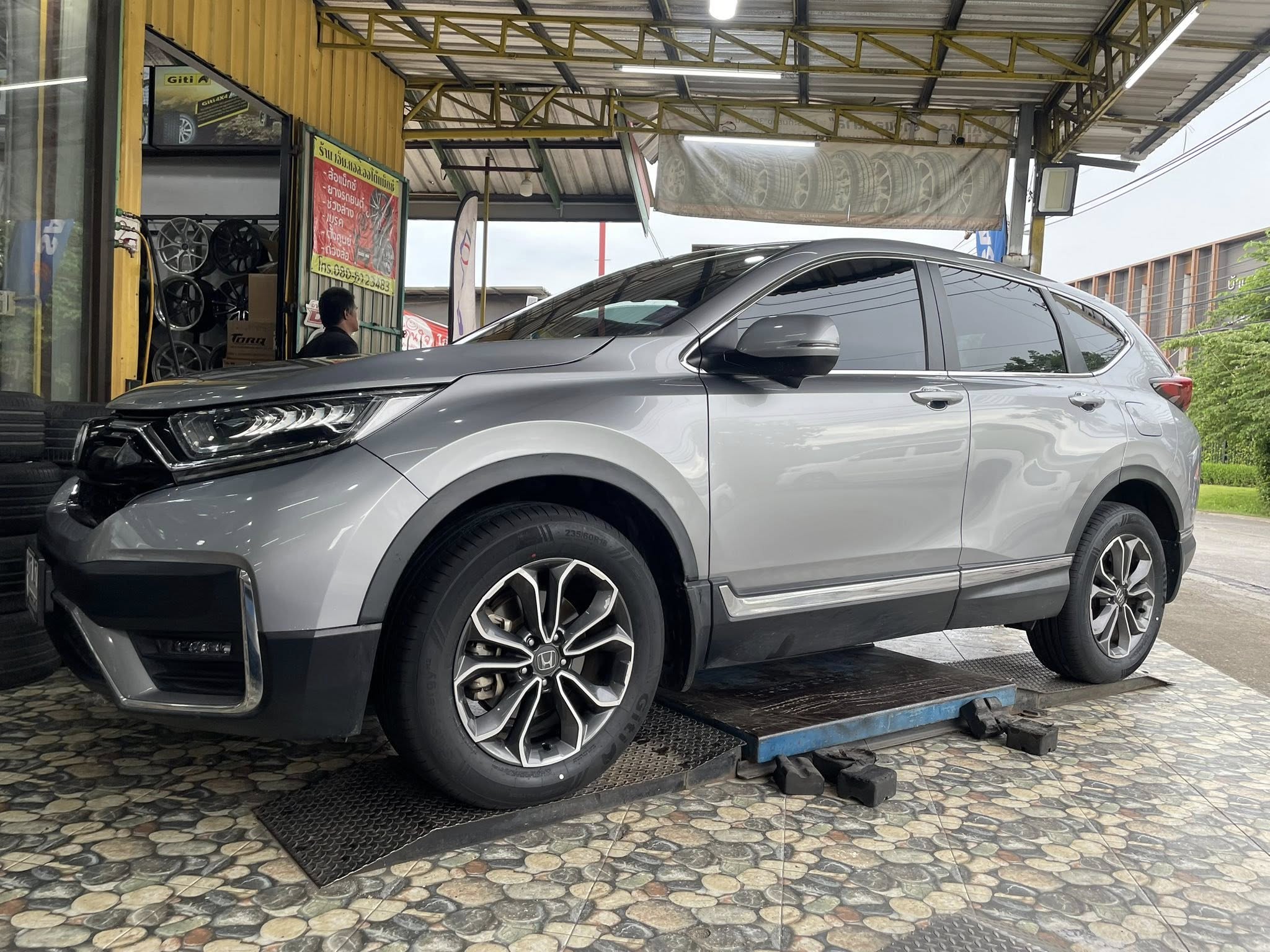 HONDA_CRV🚘 🛞🐘#GITI_SynergyH2_235/60R18