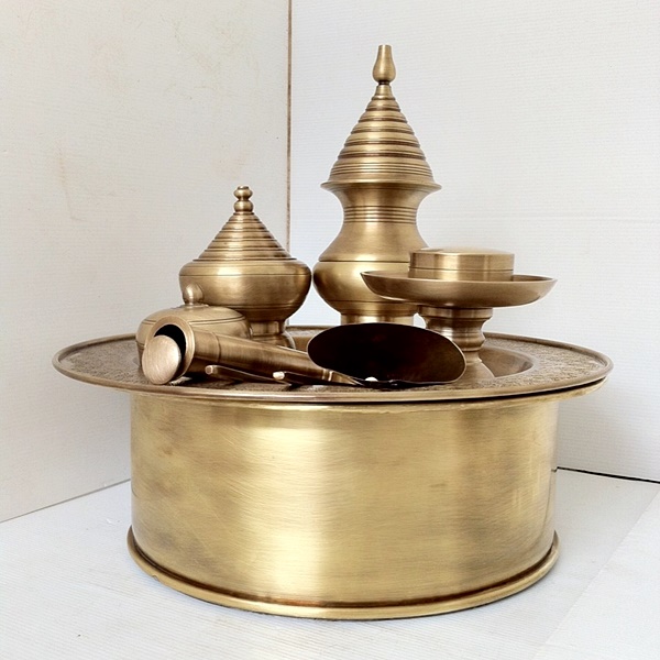 เชี่ยนหมากทองเหลืองทรงโบราณ 14 นิ้ว