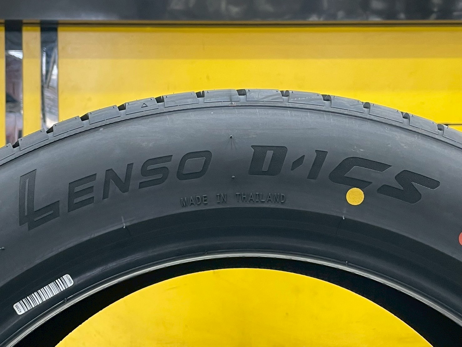 ยาง Lenso D1CS ขนาด 225/55R18 เป็นยางสปอร์ตสำหรับรถเก๋งที่เน้นความนุ่มเงียบและการเกาะถนนดีเยี่ยม ยางใหม่ปี2025 🛞