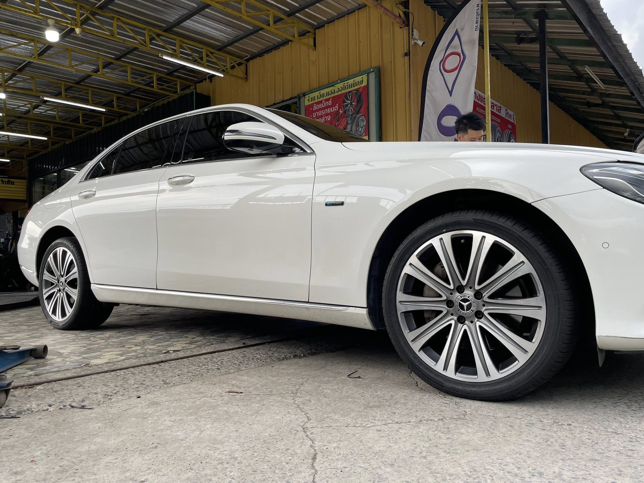 BENZ_E300e 🚘เปลี่ยนยาง 🛞🐘#GITI_ControlP10_245/40RF19 🛞 #GITI_ControlP10_275/35RF19 🛞 #RUNFLAT