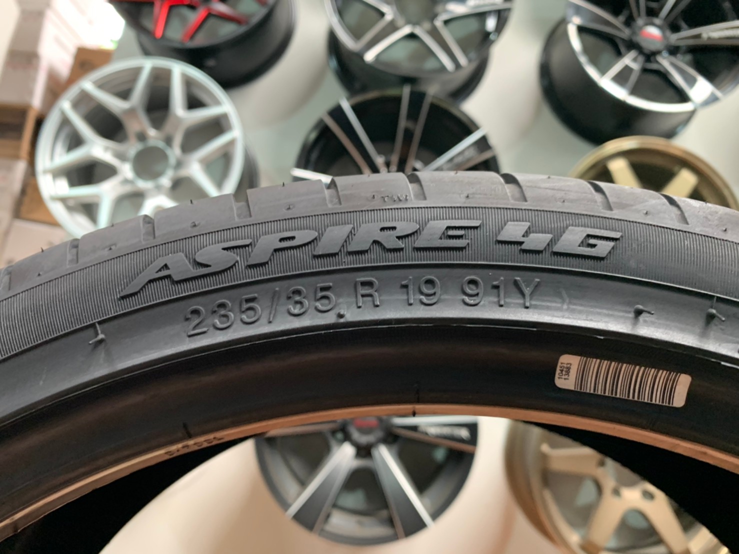 Apollo 235/35R19 Aspire4G ยางใหม่ปี2020