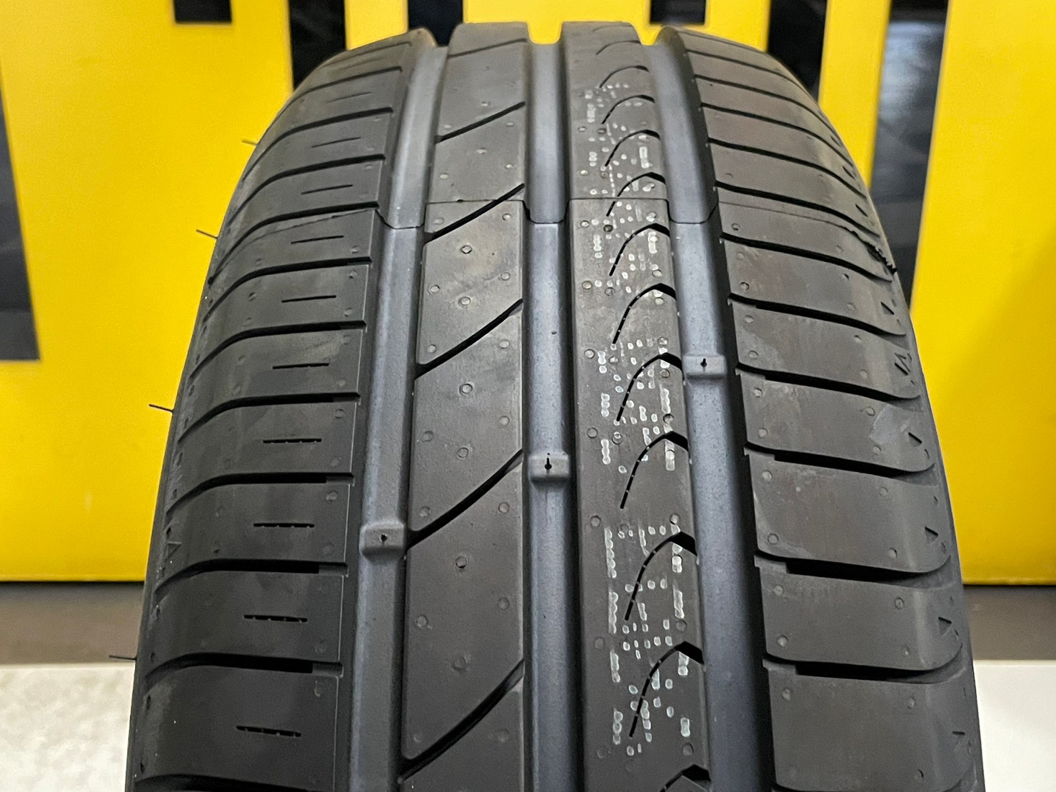 ยางใหม่GT_Radail FE2ขนาดยาง 195/65R15 ยางใหม่ปี2023