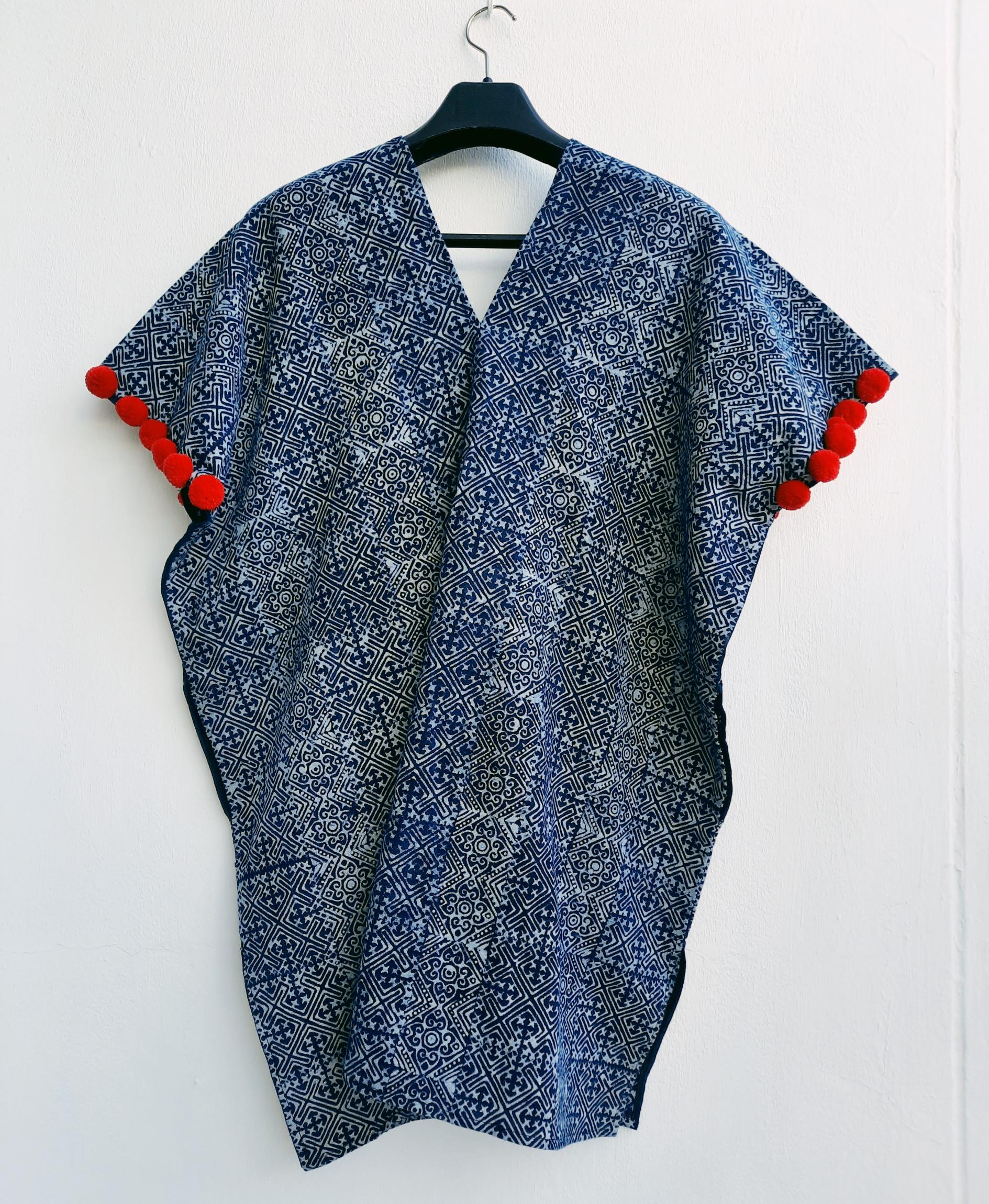 เสื้อ (เดรสสั้น)ลายสวย แต่งผ้าเปียว ติดปอมแดง