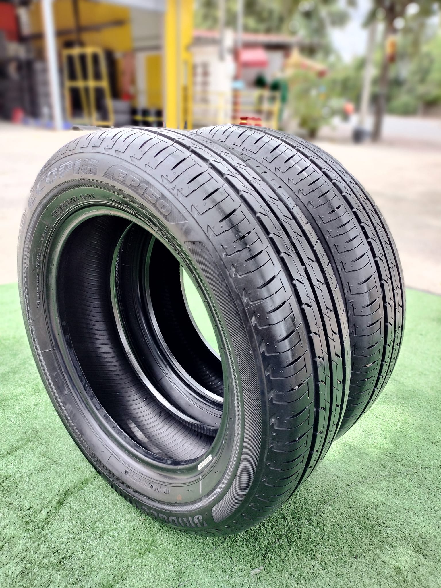 ยางมือ2 สภาพดีขอบ15 ยี่ห้อ Bridgestone EP150 175/65R15