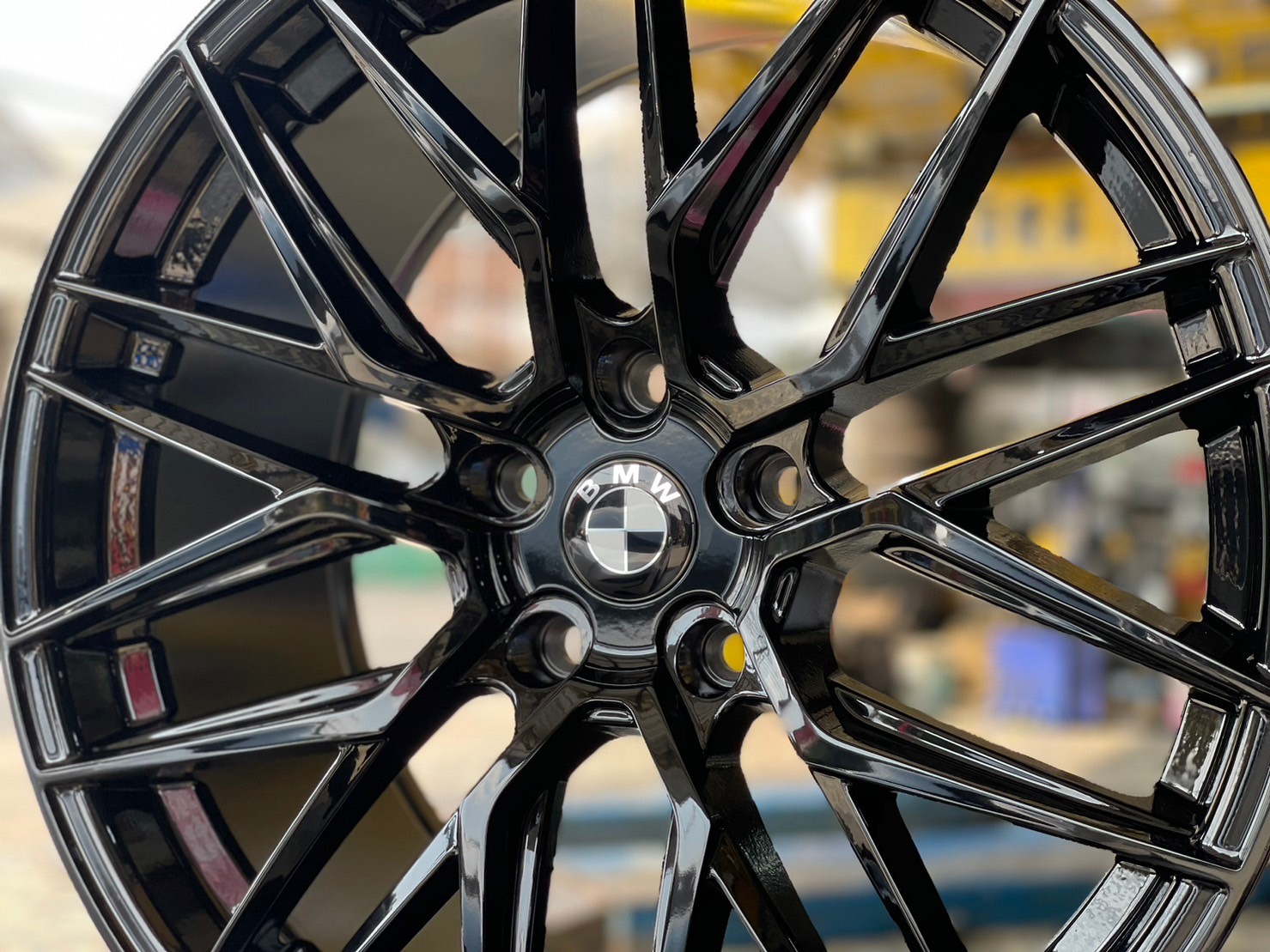 ล้อแม็กซ์ Vorsteiner (MF-1202) ขอบ 19นิ้ว สีดำเงา ล้อหน้า 8.5-19นิ้ว 5รู120 Offset38 CB72.6 ล้อหลัง 9.5-19นิ้ว 5รู120 Offset38 CB72.6