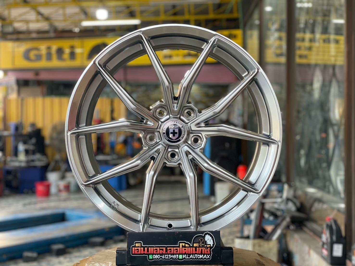 ล้อแม็กซ์ใหม่ ขอบ19" นิ้ว ล้อเบาผลิตแบบ Flow Forming มาตรฐานคุณภาพดี MODEL : FF21R SIZE : 18x8.5 ET35 SIZE : 18x9.5 ET38 PCD : 5x120