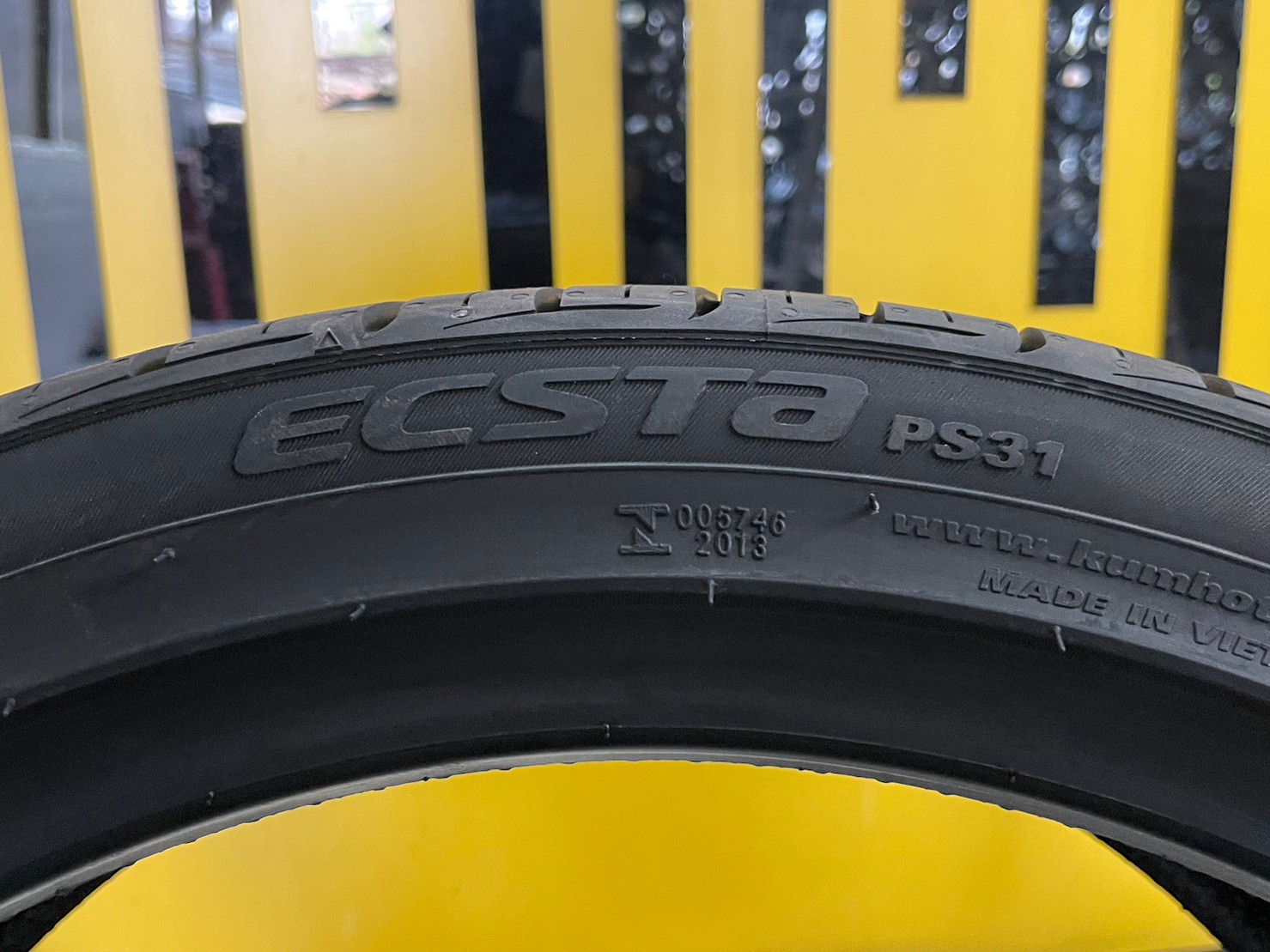 ยางใหม่ปีเก่า KUMHO PS31 215/40R18 ยางใหม่ปี2022 (มี1เส้น)