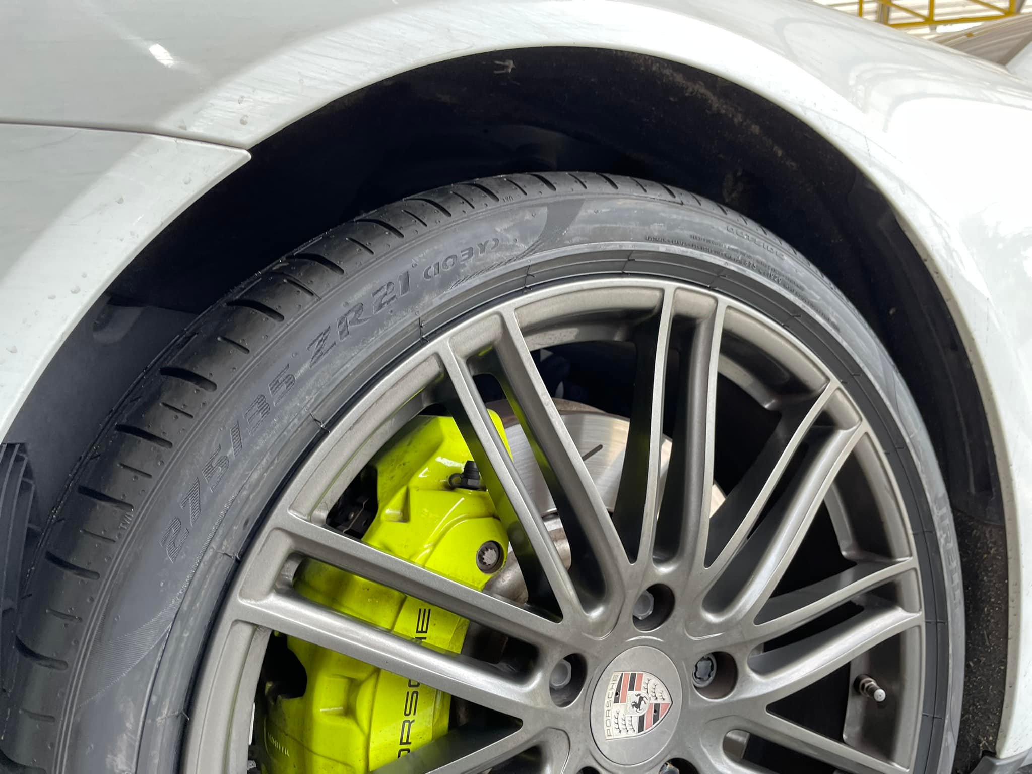 PORSCHE_PANAMERA4 เปลี่ยนยาง PIRELLI P-ZERO (PZ4)275-35R21 PIRELLI P-ZERO (PZ4)315/30R21