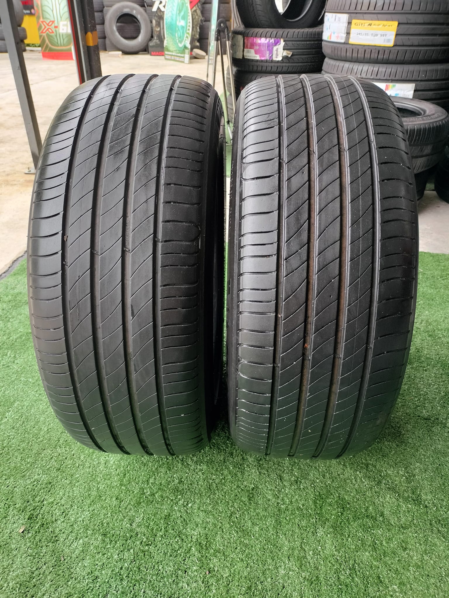 ยางมือ2 สภาพดี ก หนา ขอบ17" ยางยี่ห้อ MICHELIN 215/55R17