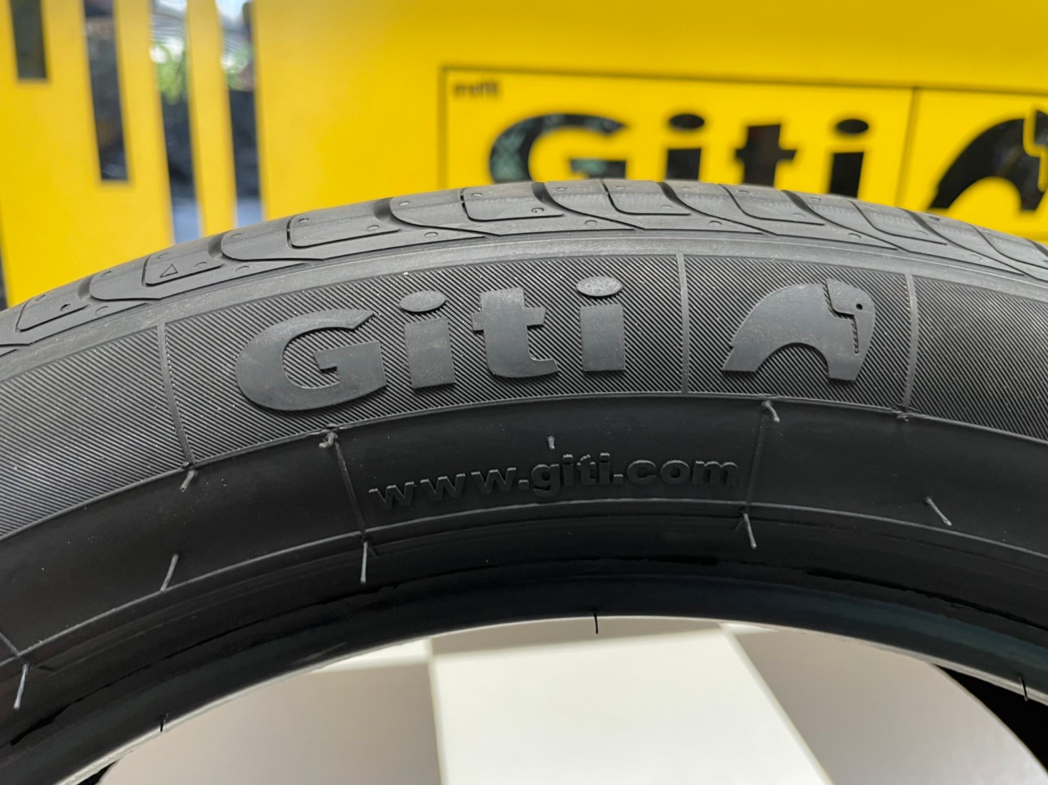 ยางใหม่ GITI Comfort225v1 215/50R18 ยางใหม่ปี2022 ราคาโปรโมชั่นพิเศษ พร้อมติดตั้งฟรี