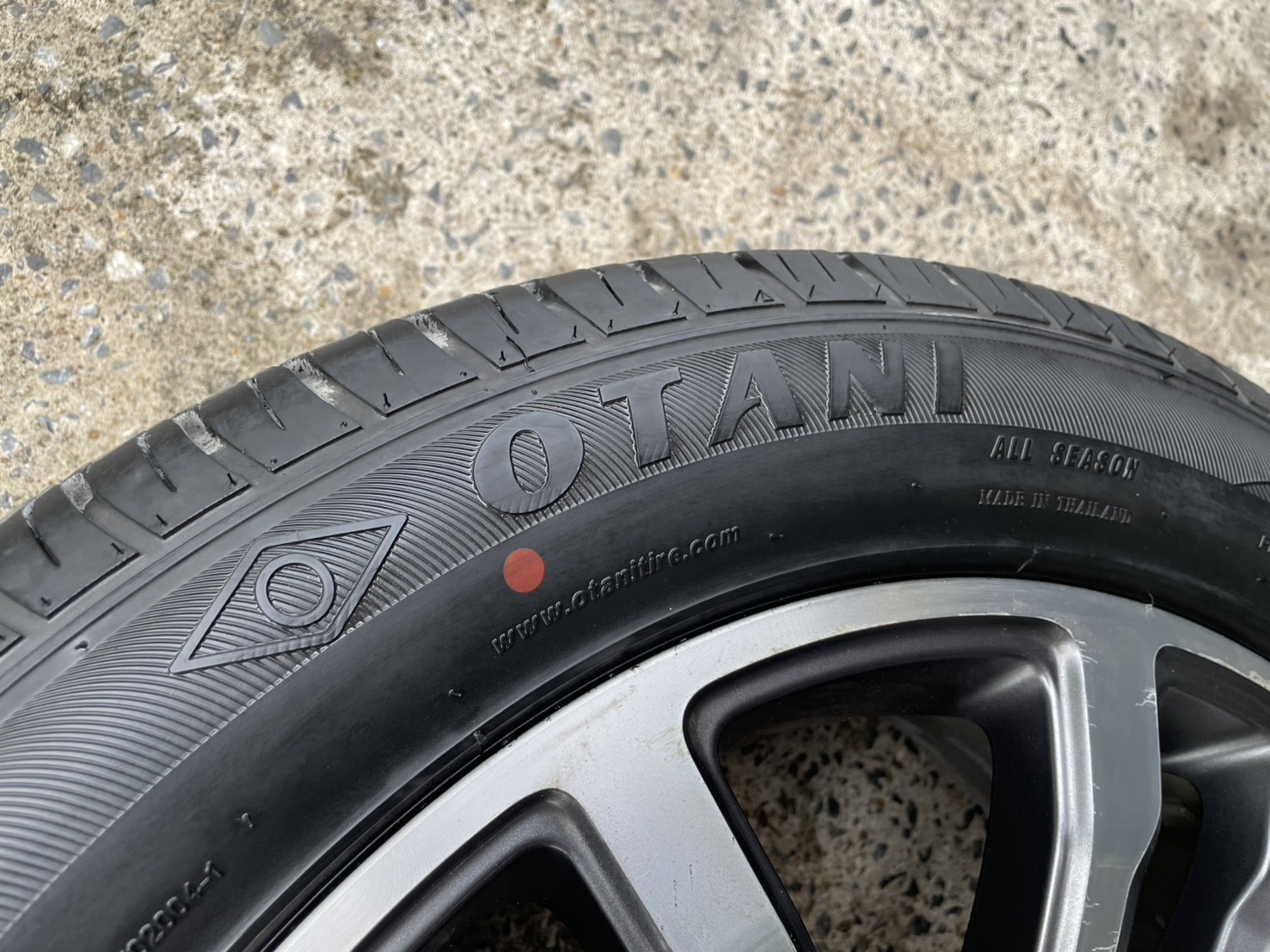 ล้อFORDขอบ20 พร้อมยาง OTANI SA1000 265/50R20 ยางปี2020 สภาพสวยพร้อมใช้งาน