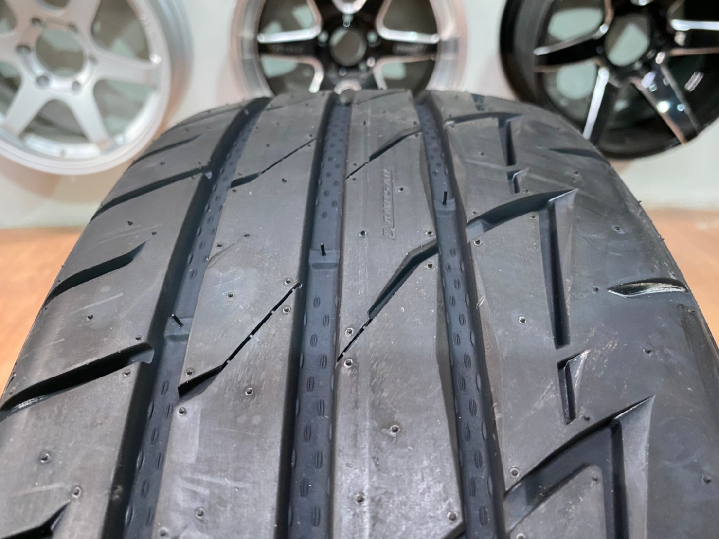 ยางสปอร์ตลายซิ่ง คุณภาพดี Lansail Rs009 205/45R17