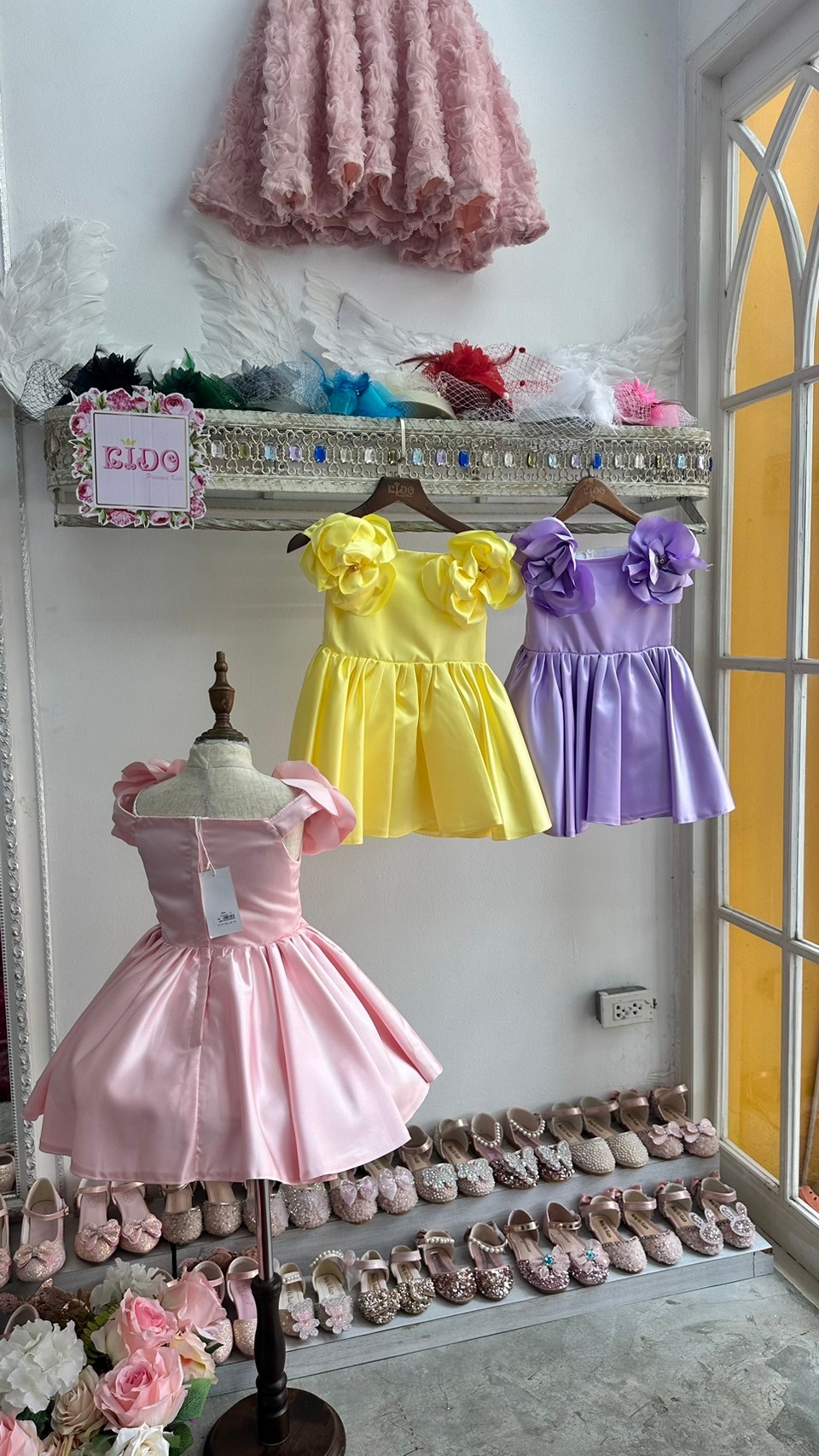 ชุดราตรีเด็ก(หน้าร้านอยู่รัชดา ลองได้ถ่ายรูปจากชุดจริง)W18704 สีชมพู แขนกุหลาบ กระโปรงสั้น