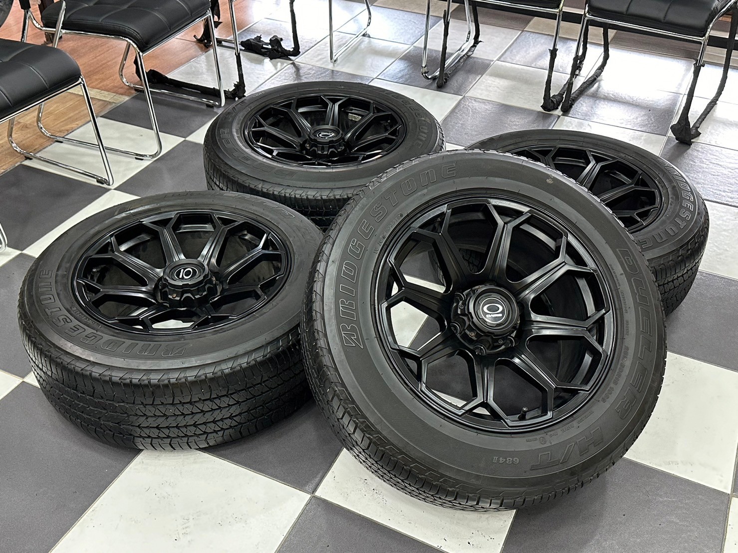 ล้อแม็กซ์OASIS-PLAY 18x9 6x139.7 ET+15 สีดำ พร้อมยาง Bridgestone 255/60R18