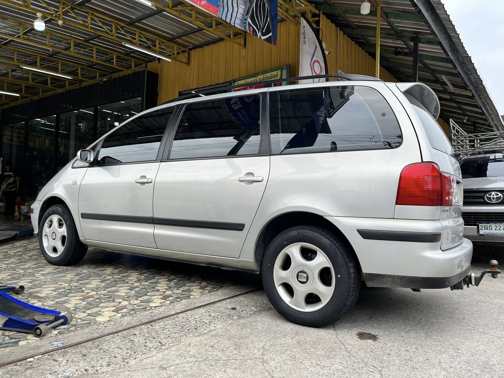 SEAT #ALHAMBRA🚘❤️💫 🛞🐘#OTANI #KC2000 215/60R16