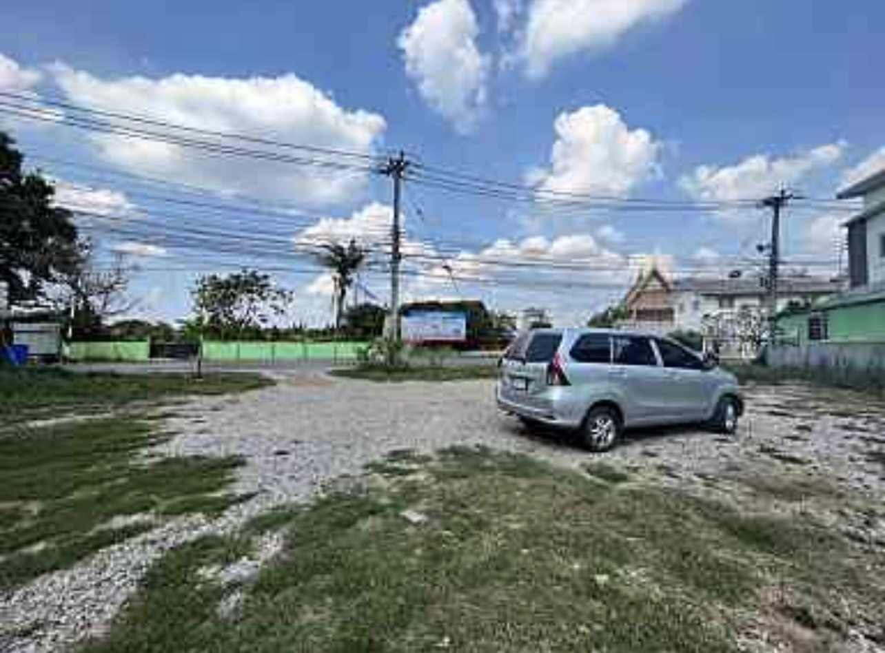 ขายที่ดินบ้านกอก ตำบลบ้านเป็ด อำเภอเมืองขอนแก่น ขนาด 105 ตรว ที่แปลงนี้ทำเป็น4แปลง สามารถทำตึกแถวได้3ห้องและเหลือทึ่เปล่าอีก40ตรว. 105ตรว.ราคา 2.4 ล้านบาท ดูน้อยลง