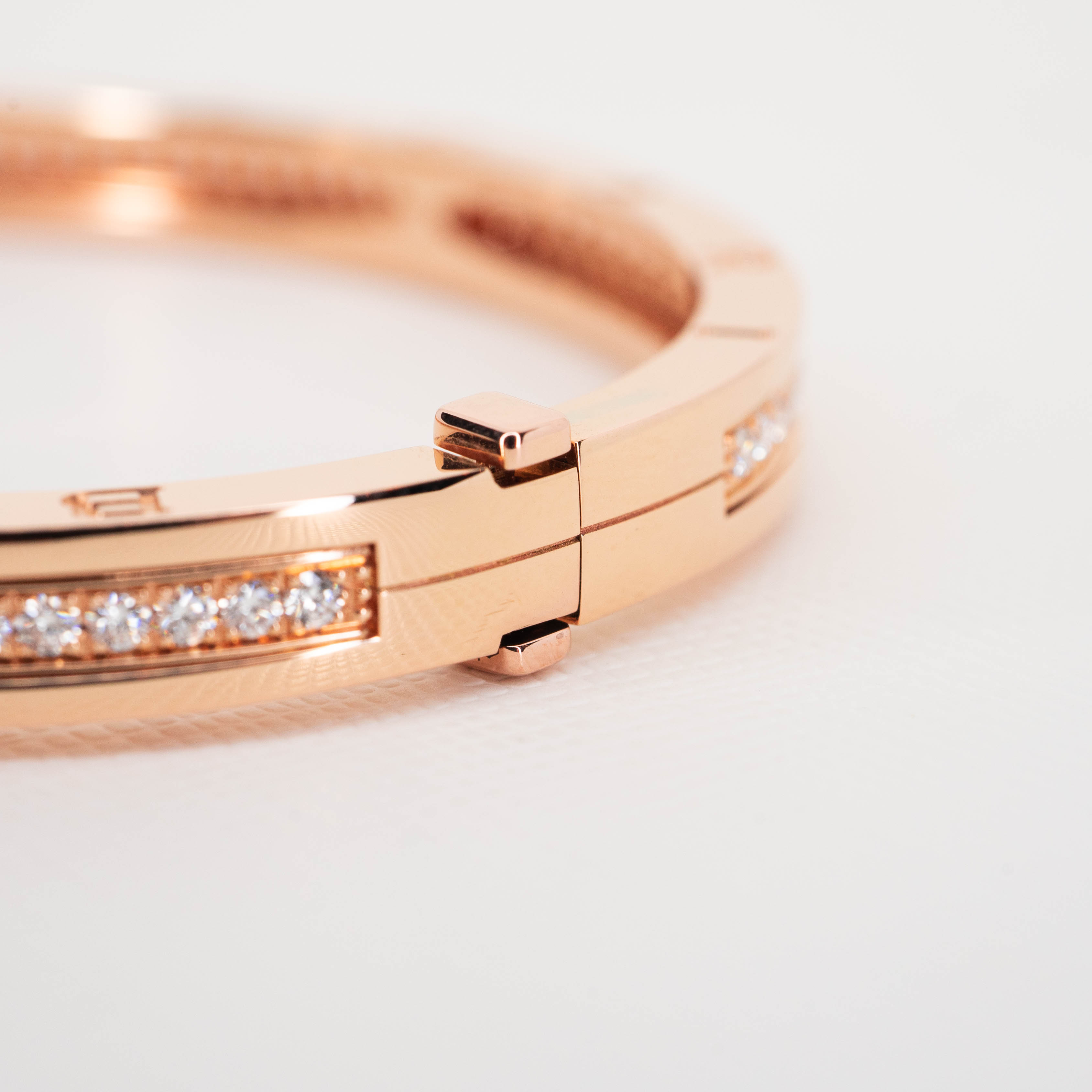 **Sold** กำไล Bvlgari B.zero1 Bracelet Set with Pavé Diamonds on The Spiral ทองชมพู18K ไซส์M (17) (Used) +กล่องและการ์ดShopไทย2022