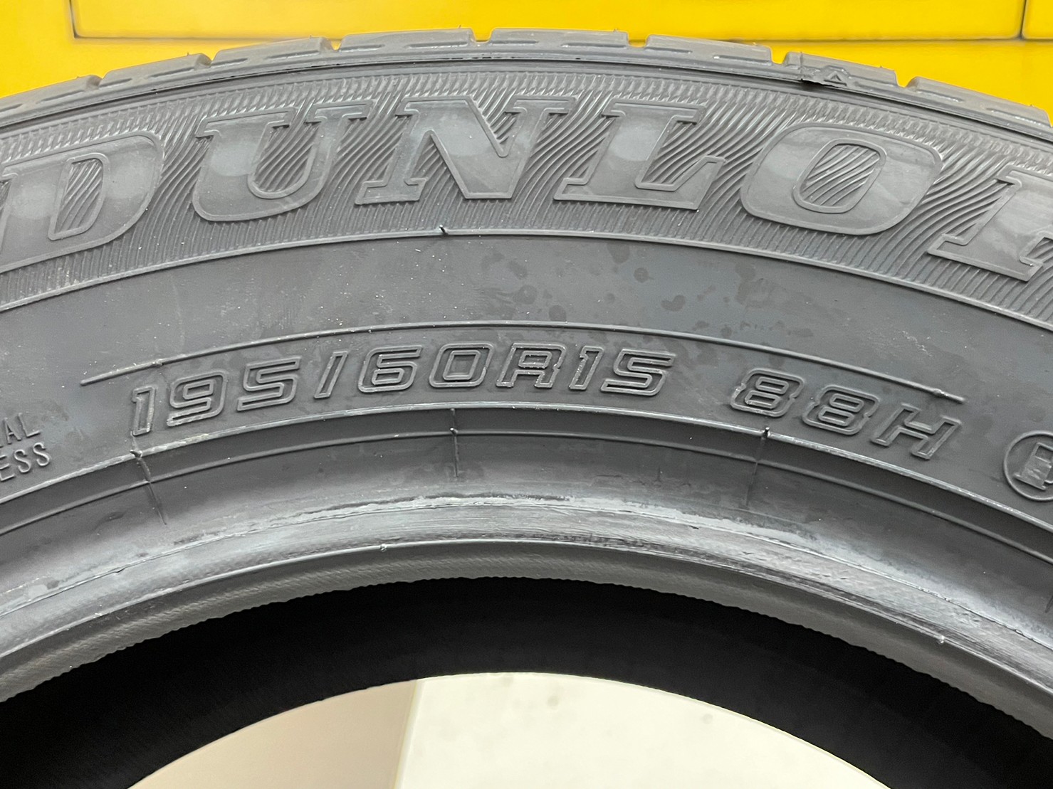 DUNLOP ENASAVE EC300+ 195/60R15 ยางใหม่ปี2023 (4เส้น)