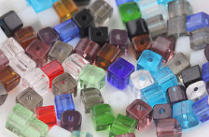 ลูกปัดสี่เหลี่ยม 6 ม.ม. x 6 ม.ม. / 25 เม็ด