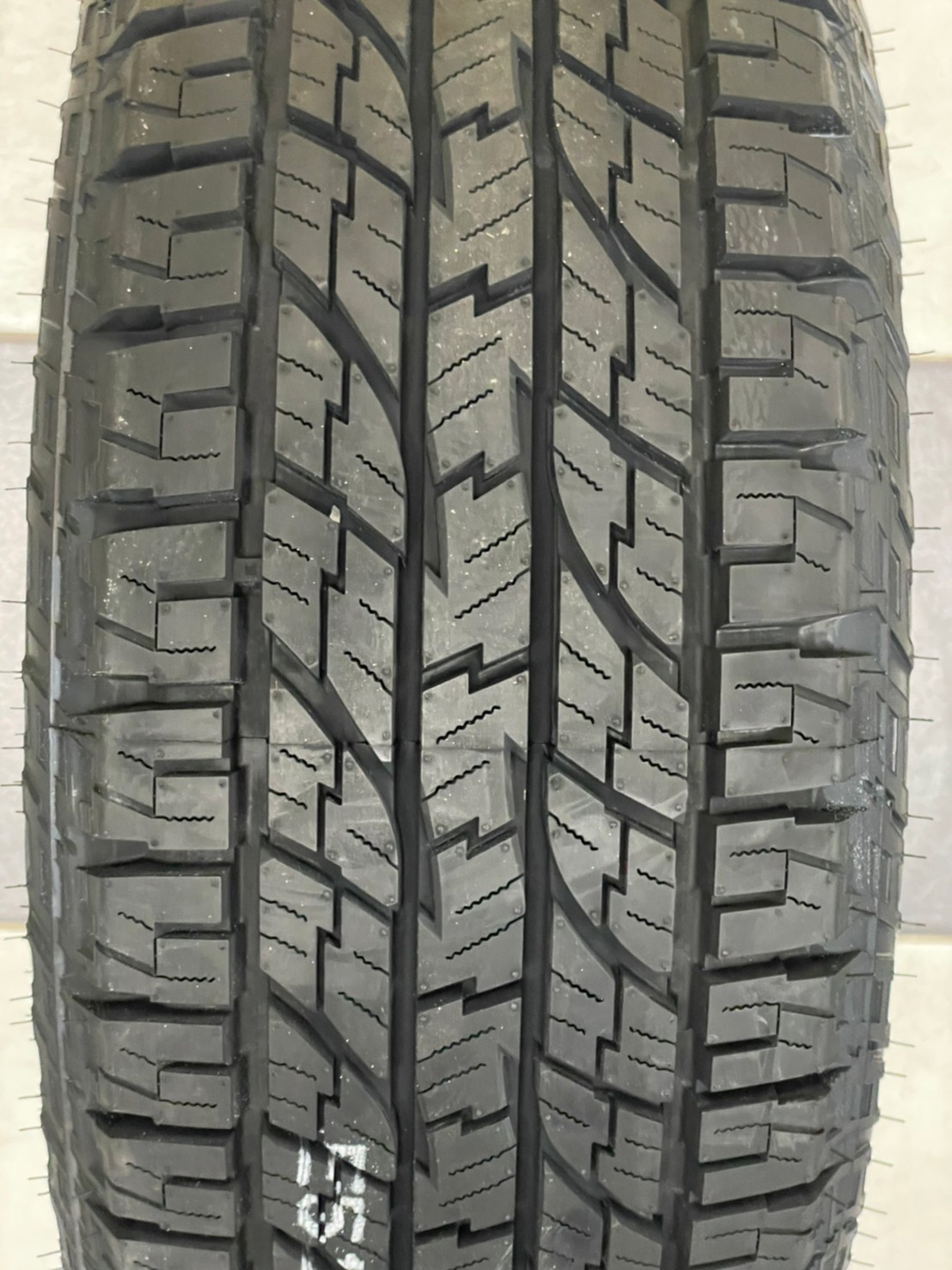 ยาง YOKOHAMA GEOLANDAR AT G015 265/60R18 ยางตัวหนังสือสีขาว ยางใหม่ปี2022