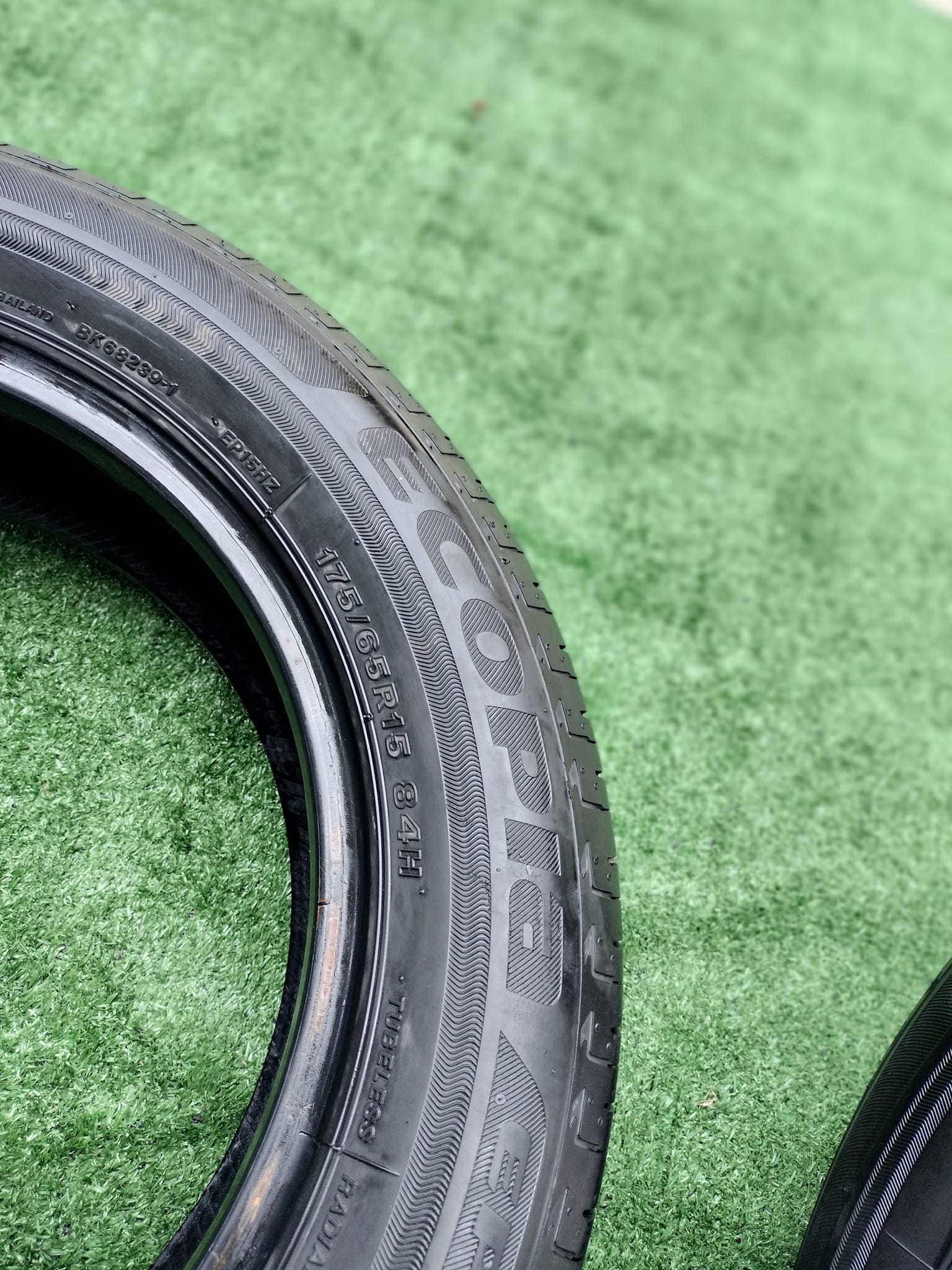 ยางมือ2 สภาพดีขอบ15 ยี่ห้อ Bridgestone EP150 175/65R15