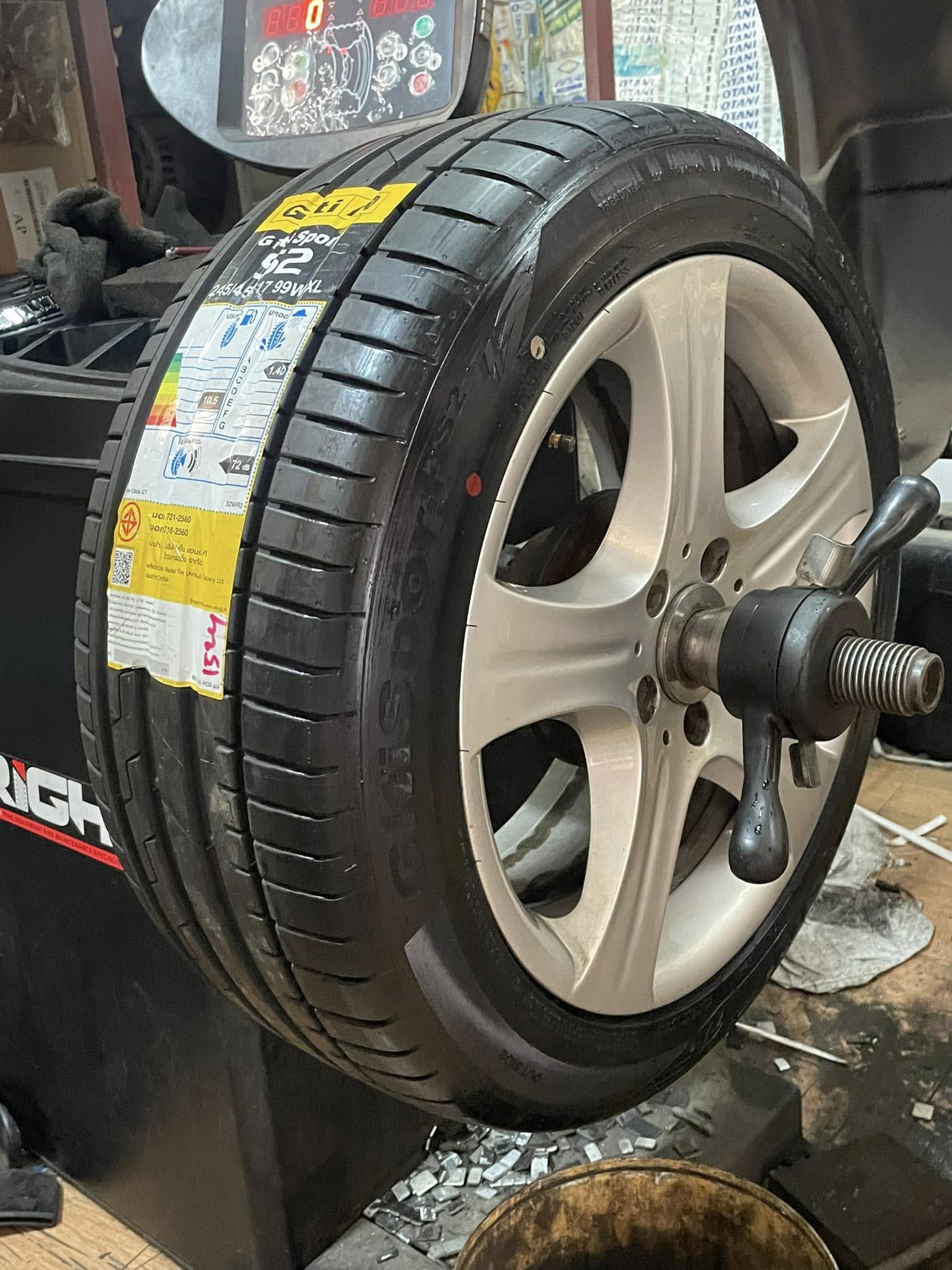 ❤️ #BENZ_E200 #เปลี่ยนยาง 🛞#ยางจีที #ยางสปอร์ตสมรรถนะการขับขี่สูง 🛞 🛞#Giti_SportS2_245/45R17