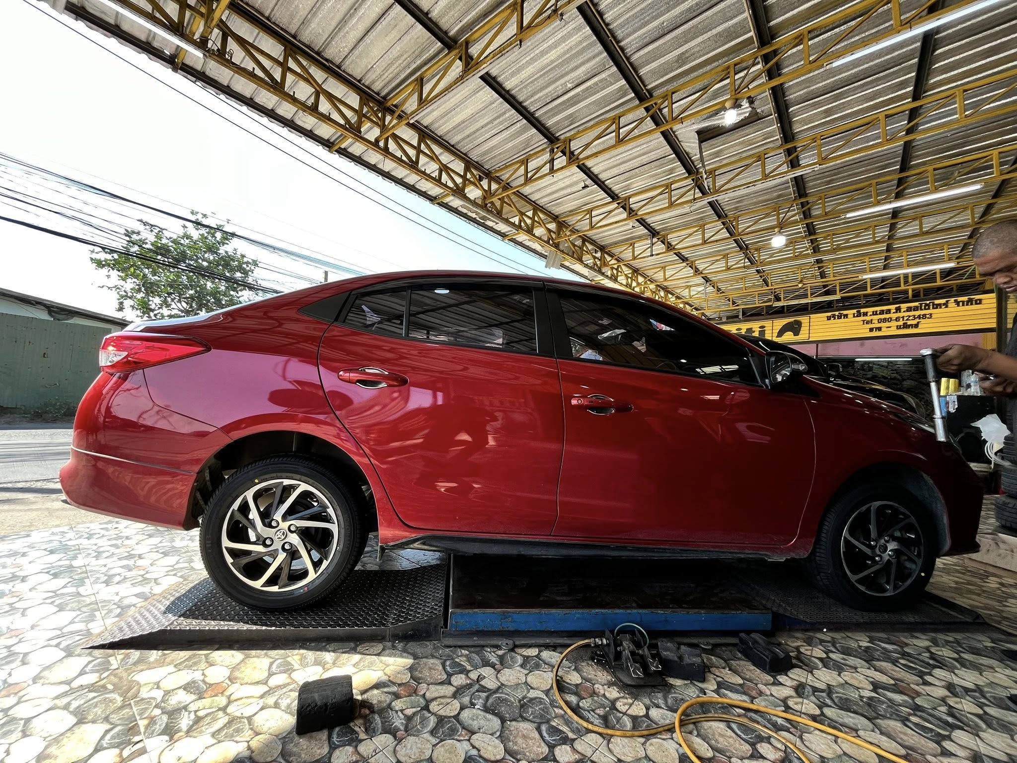 TOYOTA_YARIS🚘เปลี่ยนยาง 🛞🐘#YOKOHAMA_E70_185/60R15