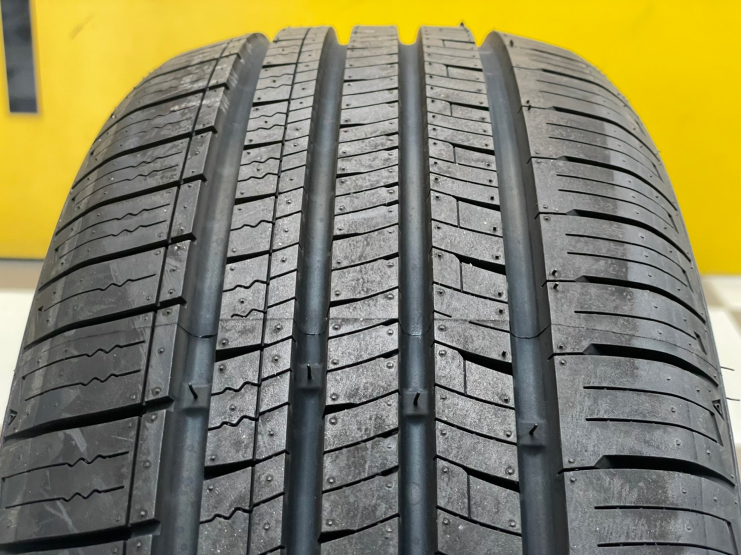 ยางใหม่AUSTONE SP602 195/50R16 ยางผลิตไทย คุ้มค่ารับประกันบาดบวมเบียดตำ365วันเคลมฟรี