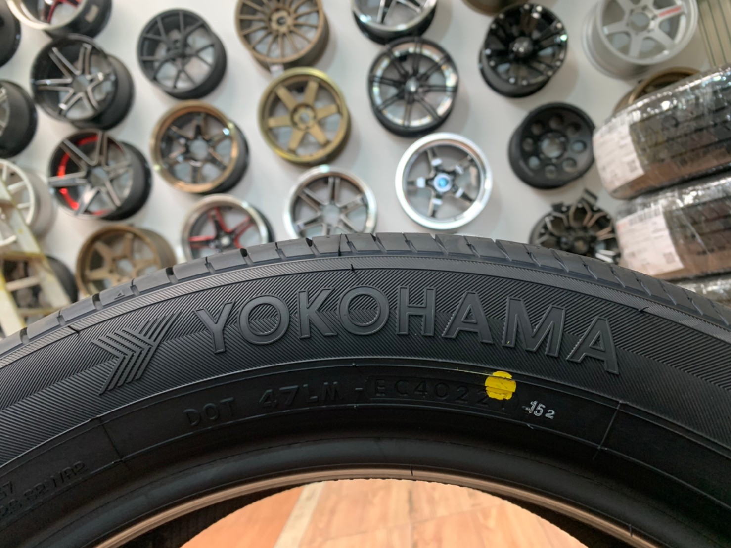 YOKOHAMA E70 215/55R17ยางใหม่ปี21 ยางสมรรถนะสูงนุ่มเงียบพร้อมติดตั้งฟรี จัดส่งฟรีทั่วประเทศ