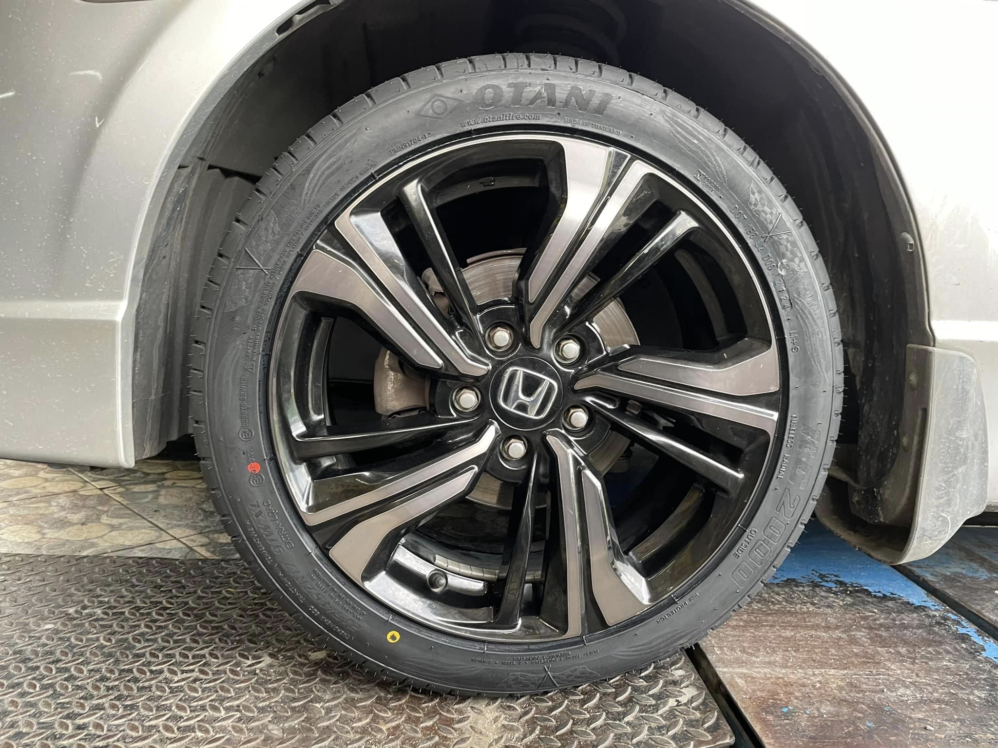 🚘 #HONDA_CIVIC❤️ #OTANI #KC2000 215/45R17