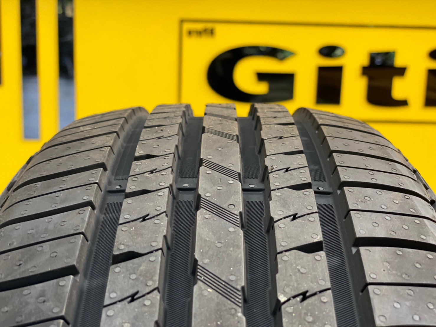 ยางใหม่ ApolloApterra HT2 225/55R19 ยางใหม่ปี2021