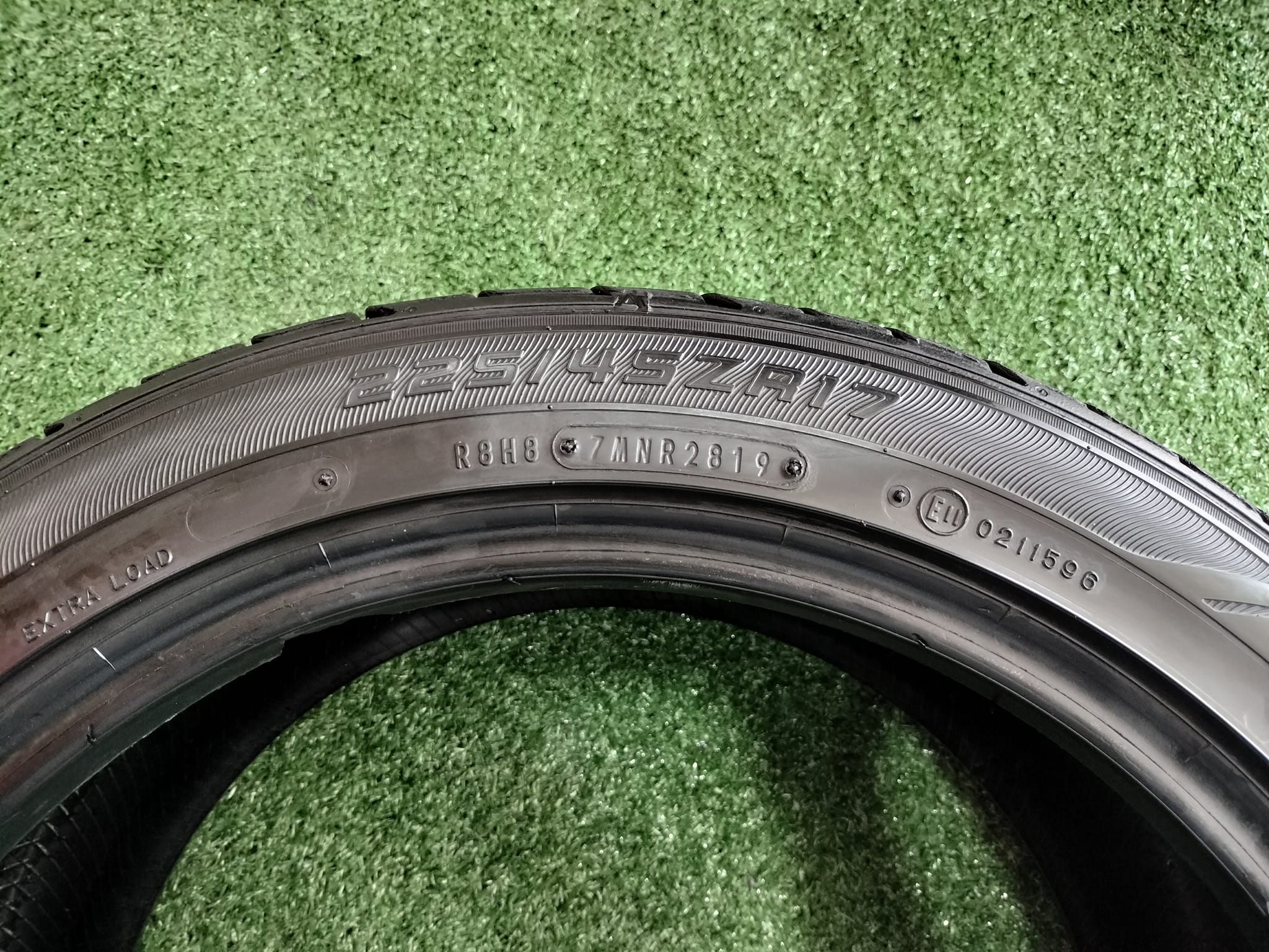 ยางมือสองสภาพดี ดอกหนา ลึก ยี่ห้อ DUNLOP LM704 225/45ZR17ยางปี19