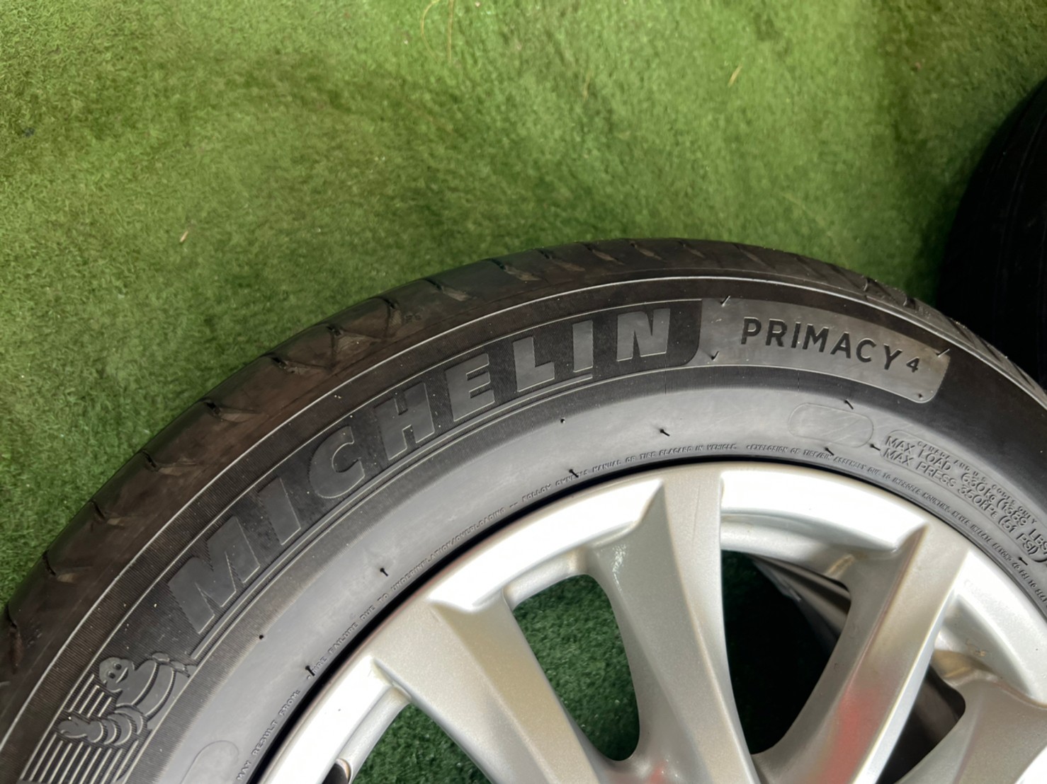 ล้อ Mazda3 5x114 พร้อมยาง Michelin Primacy4 ปี18 ขนาด 205/60R16