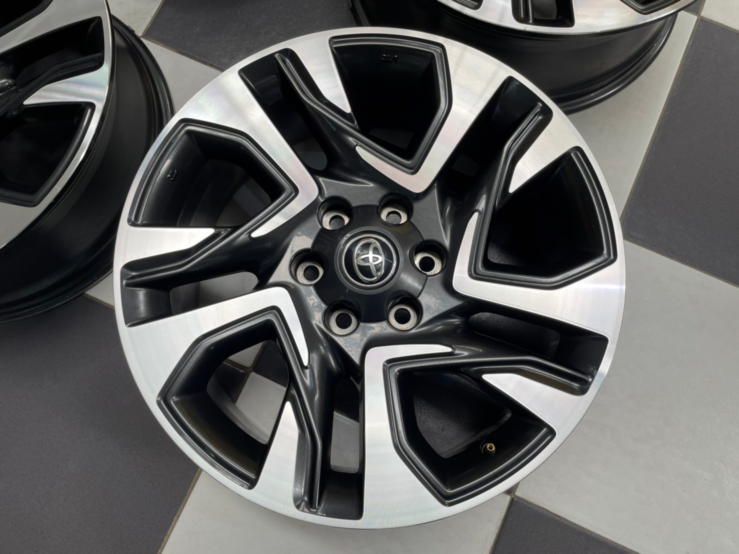 ล้อแม็กซ์ขอบ20 Toyota Fortuner Legender 6รู139 รุ่นใหม่ล่าสุด สภาพใหม่สวย