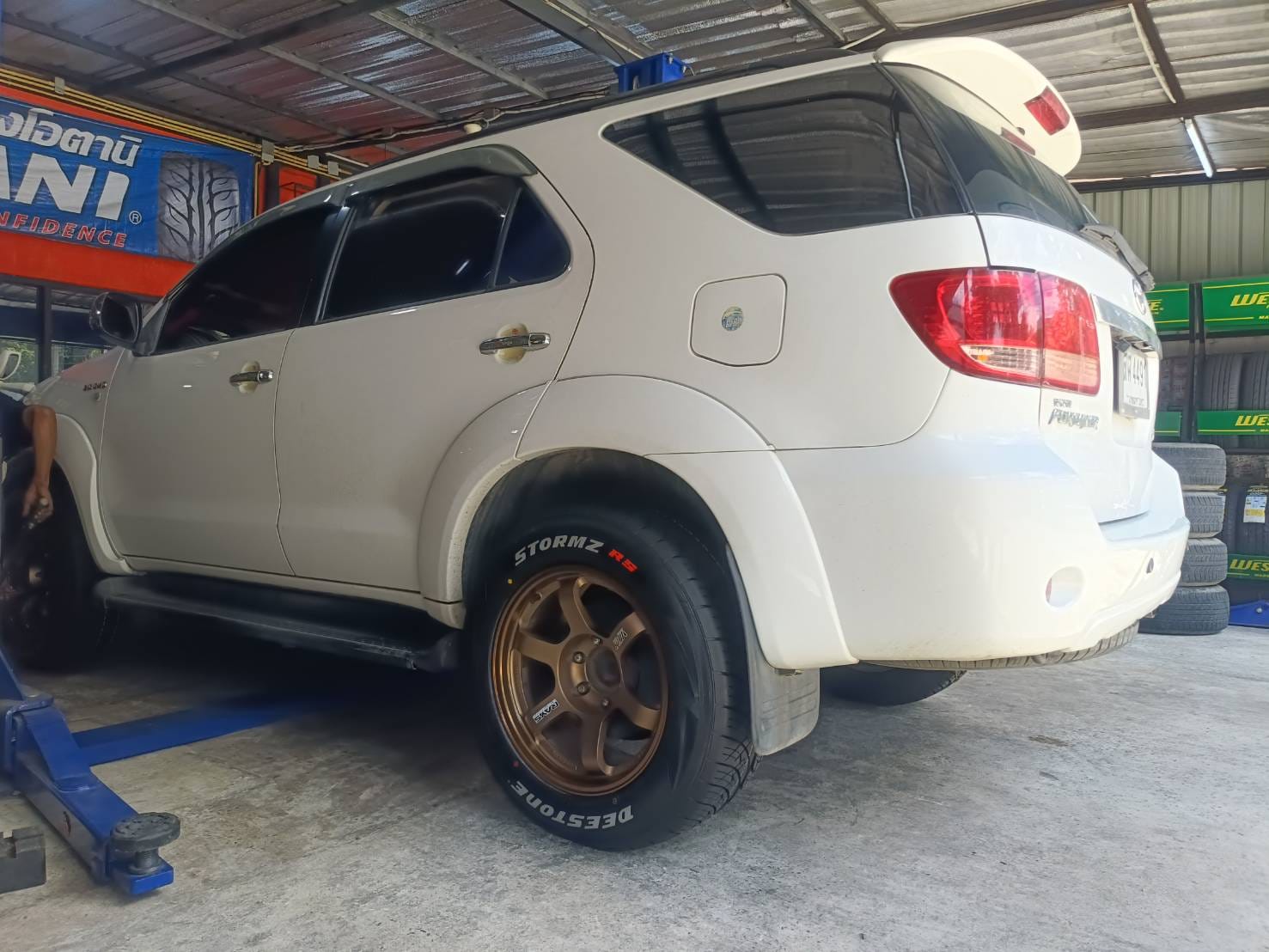ยางใหม่ DEESTONE STORMZ RS 265/60R18