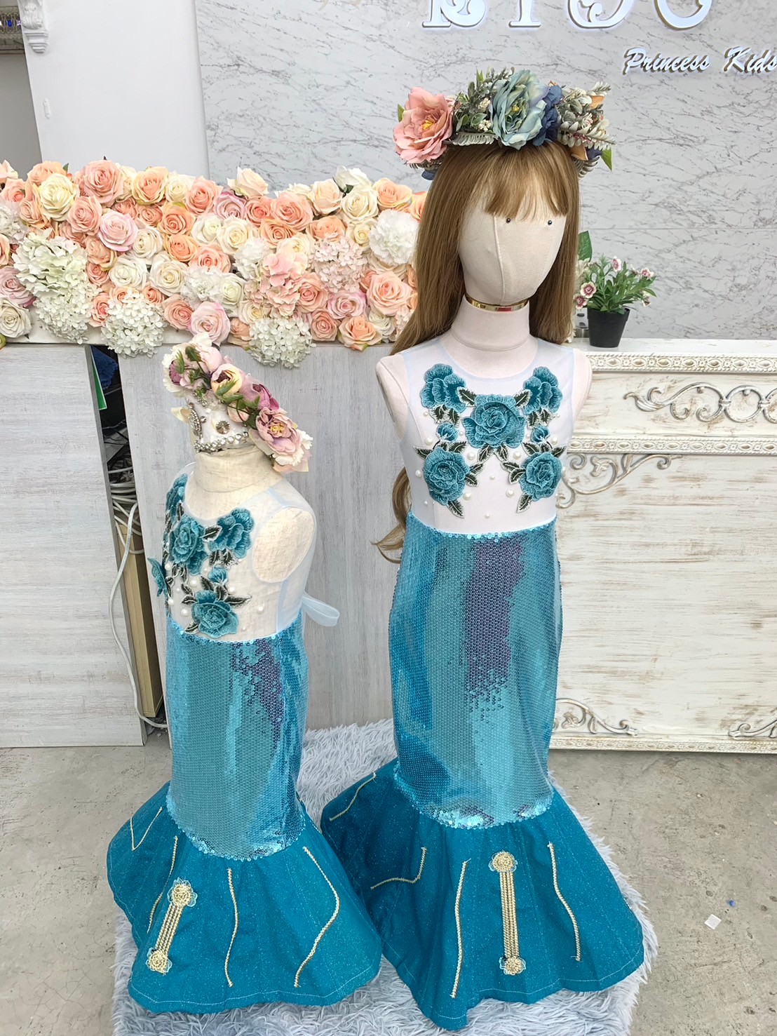 ชุดออกงานเด็ก(หน้าร้านอยู่รัชดา ลองได้ถ่ายรูปจากชุดจริง)W18098สีฟ้าชุดนางเงือกทรงหางปลาปักเลื้อม อกซีทรูติดดอกไม้