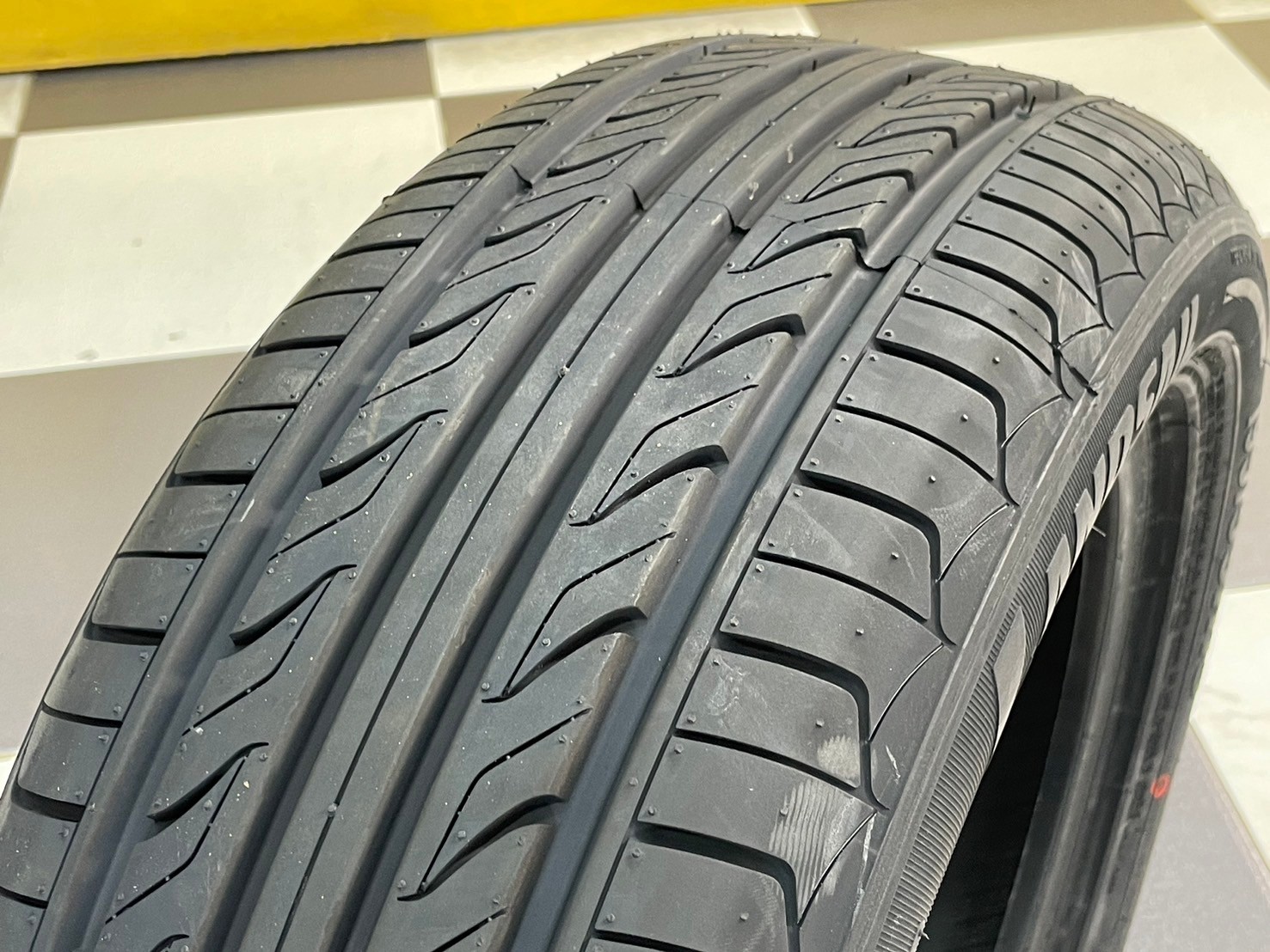 ยางแลนด์เซล Landsail_LS388 195/55R15 ยางใหม่ปี2024 Made in thailand ยางไทย นุ่ม เงียบ เกาะถนน รีดน้ำดี ราคาคุ้มค่า