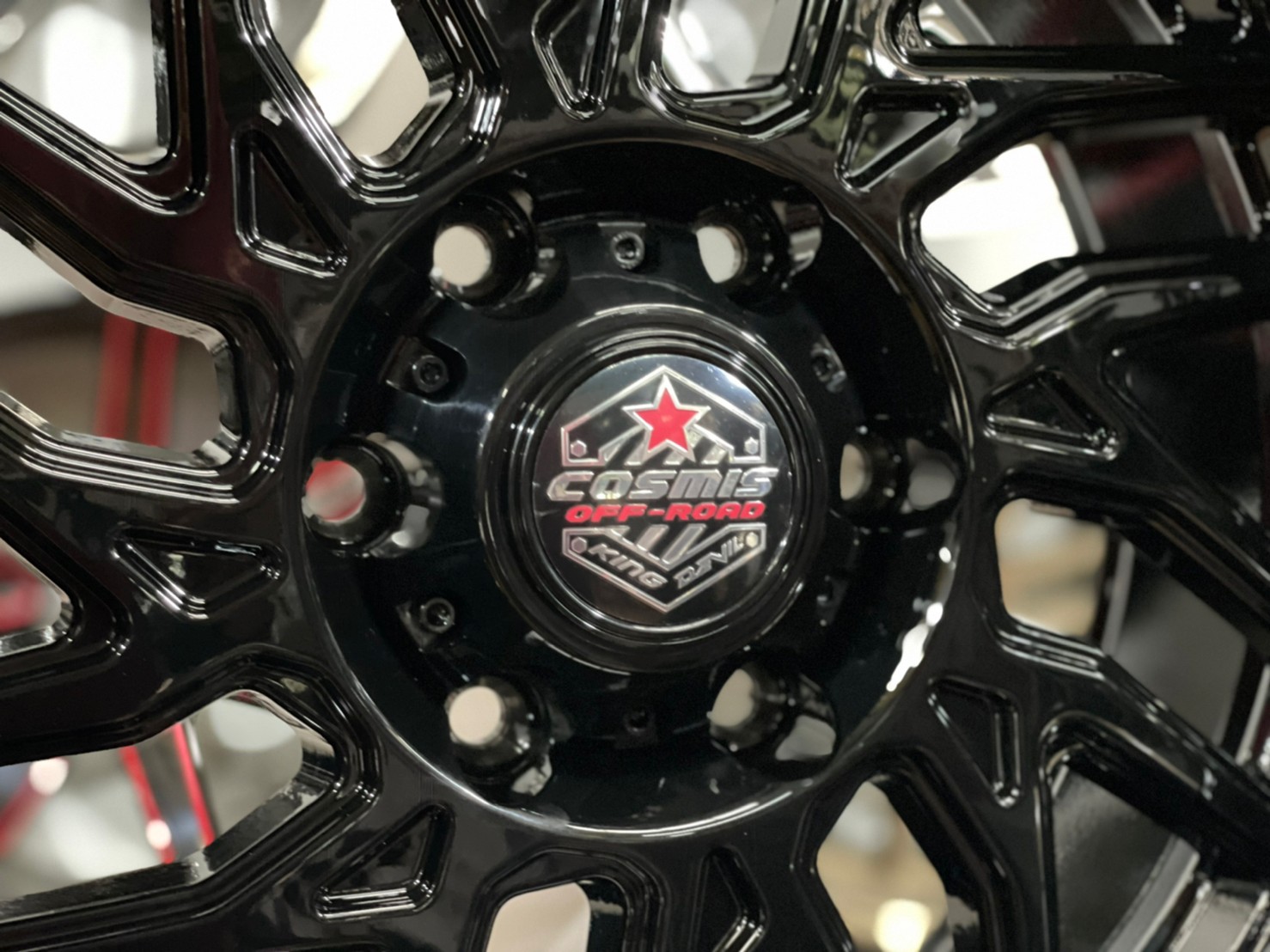 ล้อแม็กซ์ Cosmis รุ่นKing Devil ล้อขอบ18 กว้าง9.5 ออฟ-6 6รู139.7 สีดำมิลลิ่งตัวหนังสือ(ฺBLK/Milling Word)