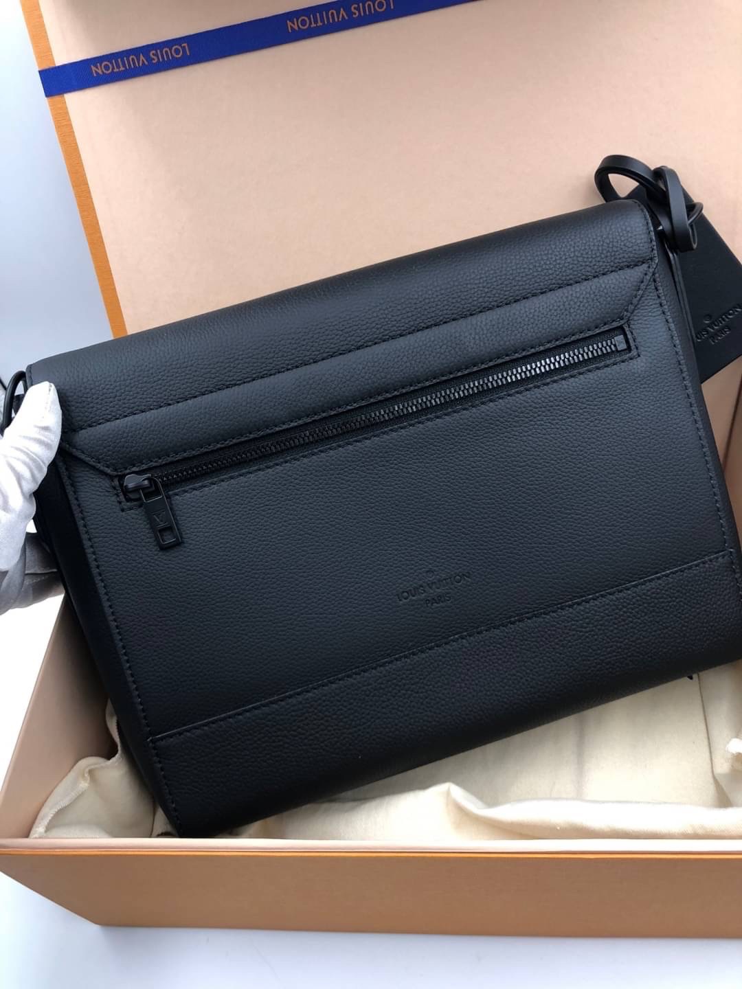 กระเป๋าlouis vuitton Takeoff Messenger Chip Takeoff Messenger Chip