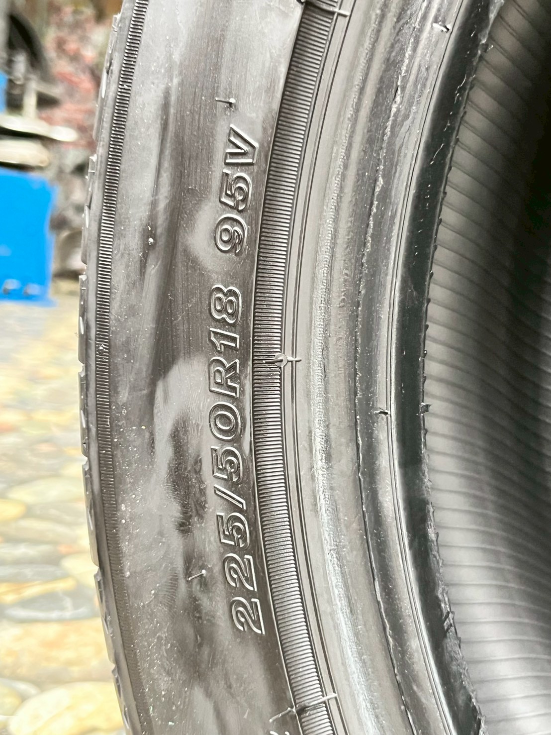ยางมือสองBRIDGESTONE Alenza001 225/50R18 ยางปี23 สภาพสวยพร้อมใช้งาน