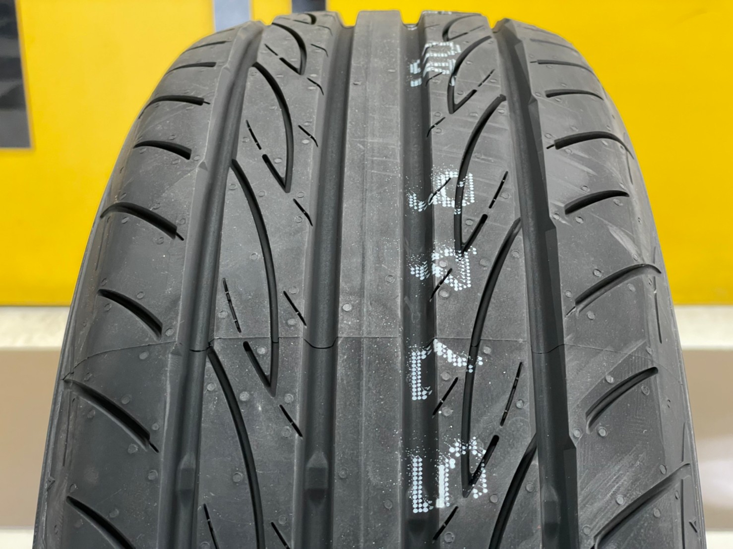 YOKOHAMA ADVAN FLEVA V701 195/55R15 ยางใหม่ปี2022
