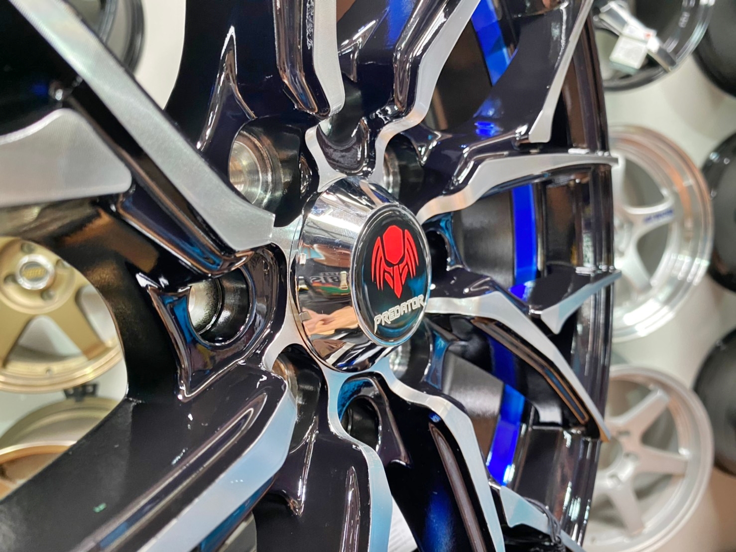 ล้อแม็กซ์ PREDATOR PD-17 ขนาด 15x7 ออฟเซ็ต ET35 สีดำหน้าเงาอันเดอร์คัตฟ้า (XP-FPB/U-Blue)