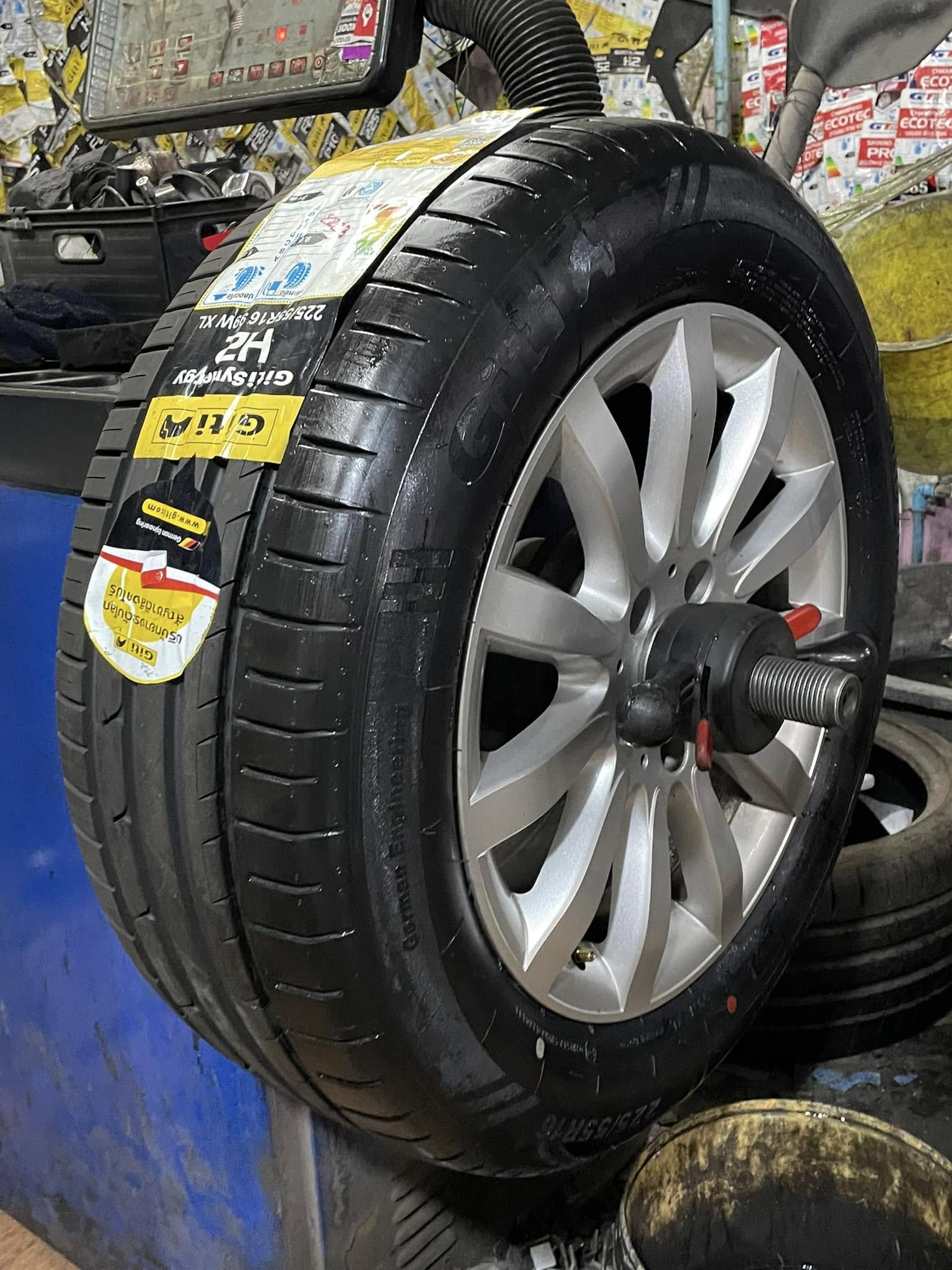 #BENZ_E200🛞 #GITI_SynergyH2_225/55R16