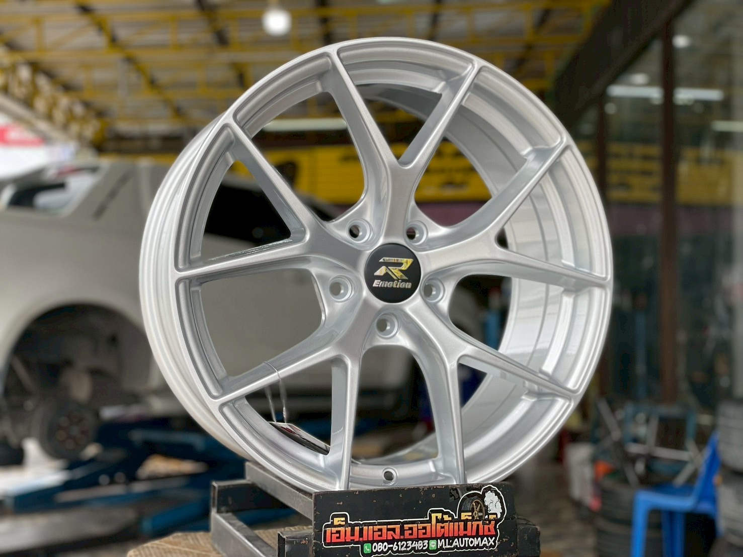 ล้อแม็กซ์ใหม่ Emotion R รุ่น FRE ขอบ 18x8 ET35 PCD 5x114.3 สีซิลเวอร์