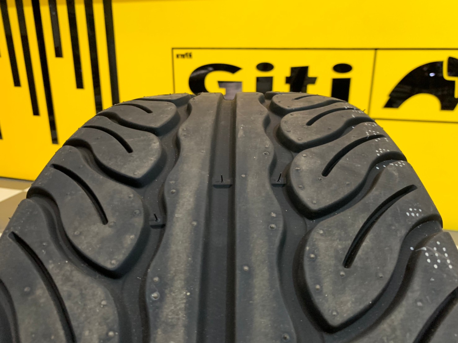 ยางซอฟ255/50R18 Sailun Atrezzo R01 ยางสปอร์ตลายซิ่ง ลายAD ยางใหม่ปี2021