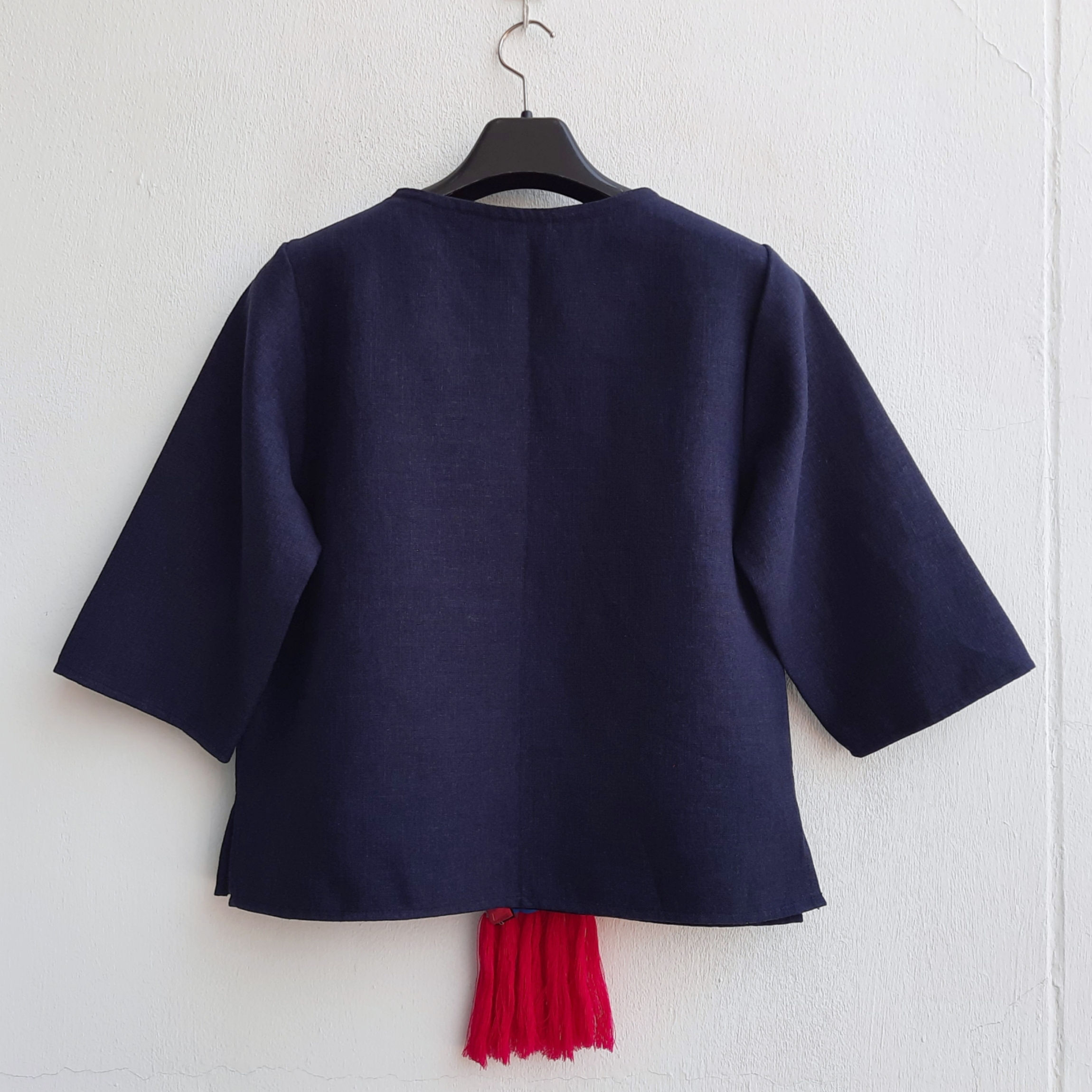 เสื้อกัญชงสีกรม แต่งผ้าปักมือชาวเขา