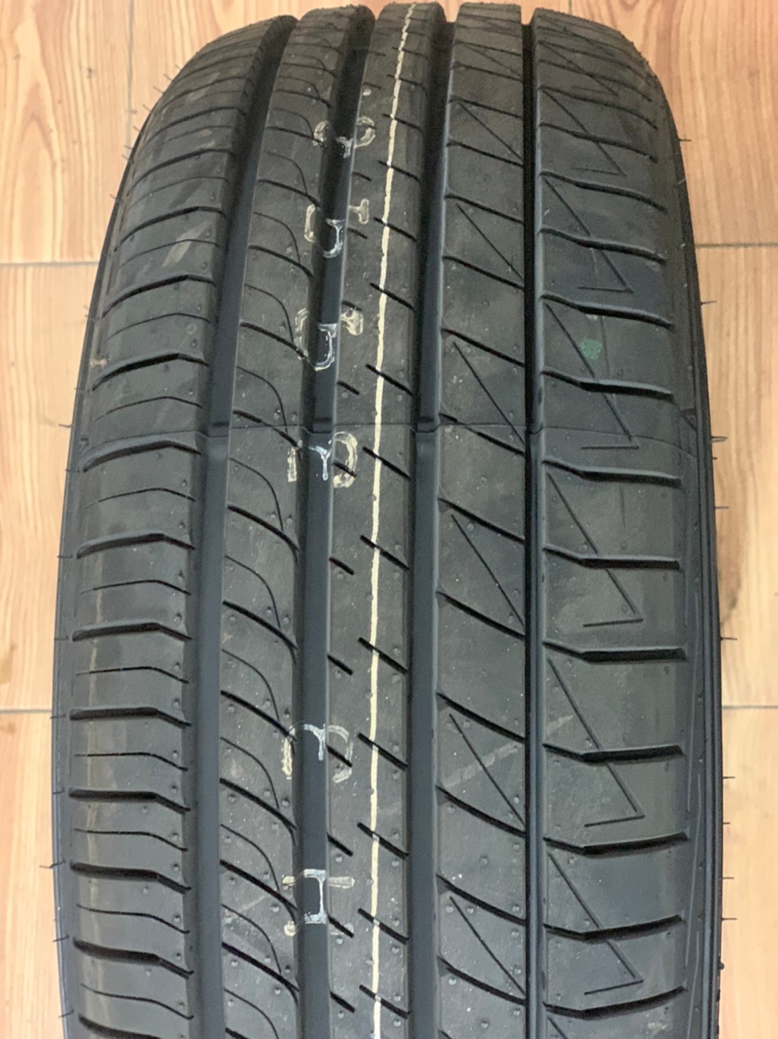 ยางใหม่สปอร์ต DUNLOP LM705 195/55R15 ยางใหม่ปี2021