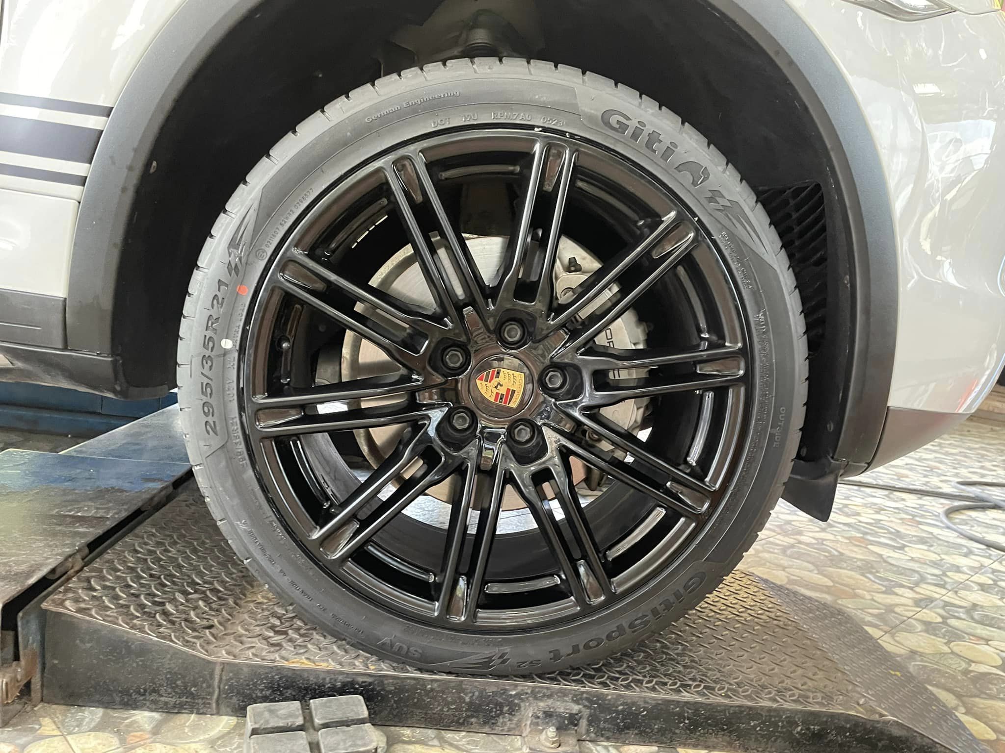 ❤️ #PORSCHE_CAYENNE E-Hybrid🚘 #Giti_SportS2 295/35R21 #ยางจีที #ยางสปอร์ตสมรรถนะการขับขี่สูง