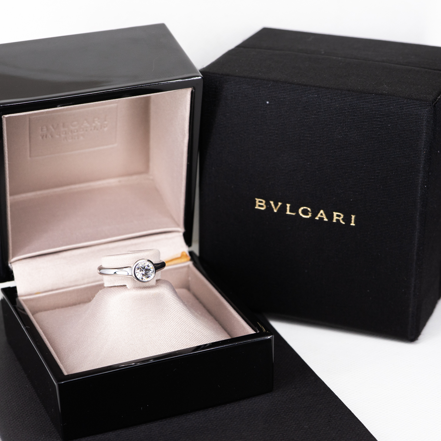 แหวน Bvlgari Solitaire Ring 18K White Gold with 0.50carat F VVS2 Diamond ไซส์50#+กล่อง+การ์ด (Used)